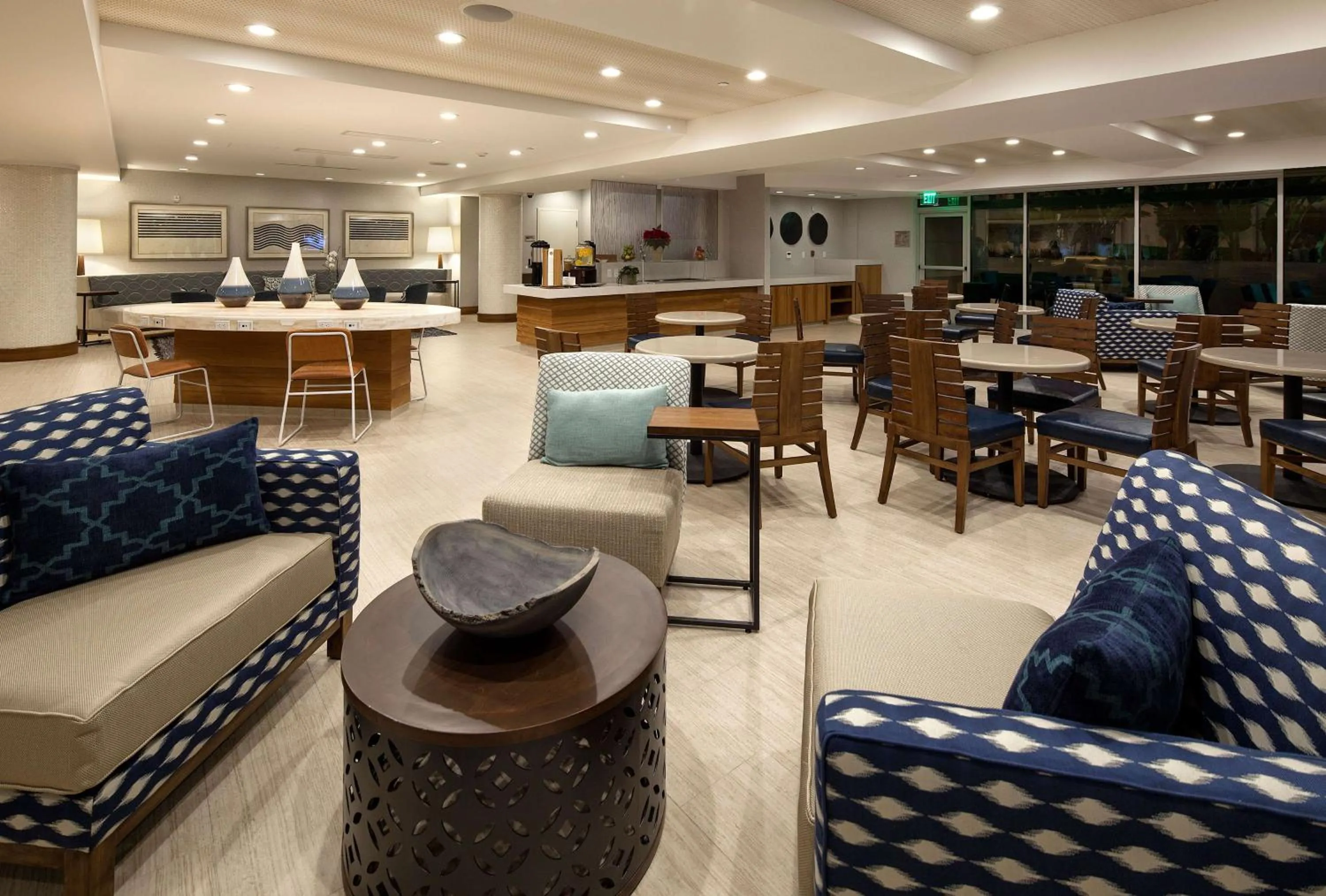 Breakfast in Redondo Beach Hotel, Tapestry Collection by Hilton