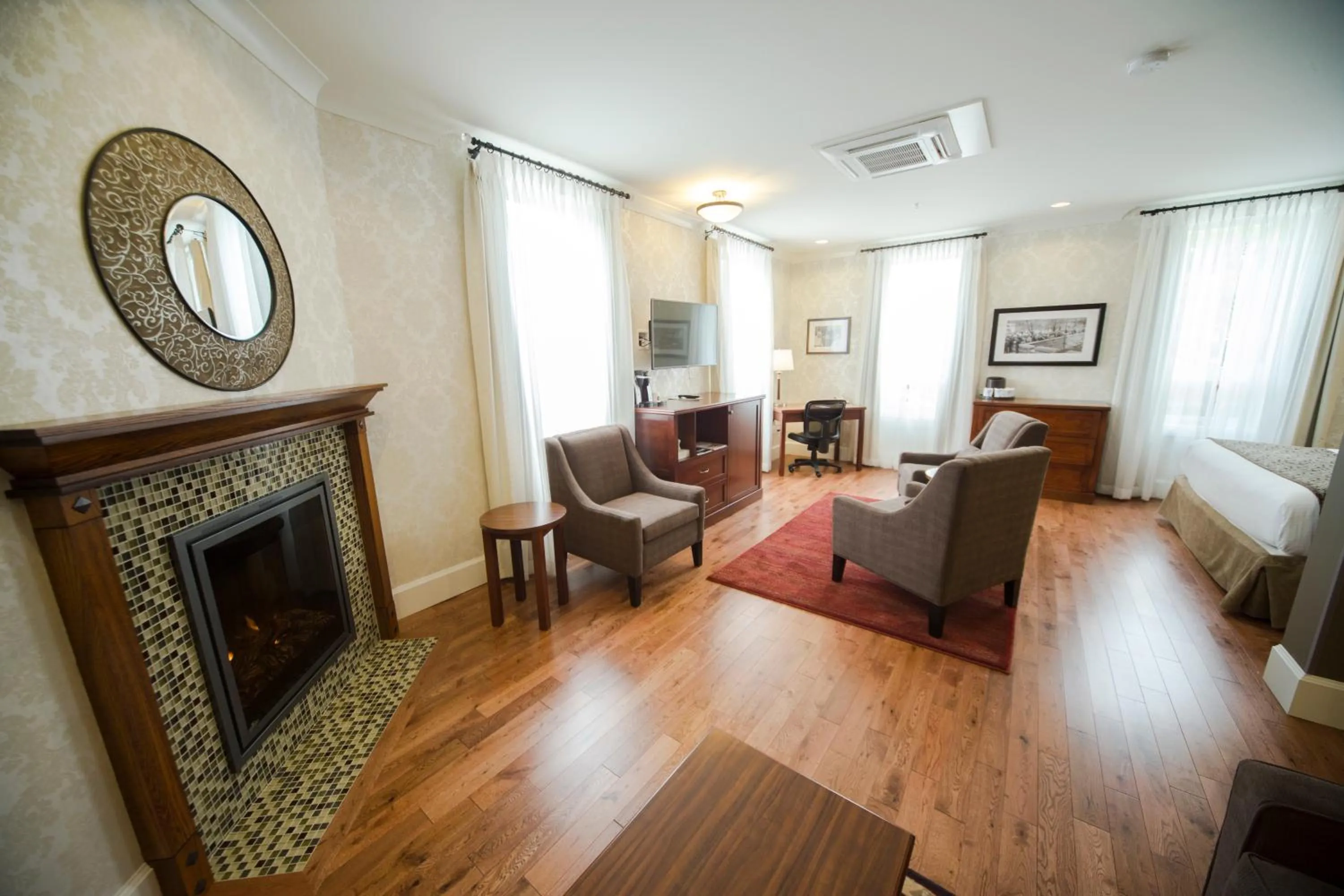 Photo of the whole room, Bed in Hume Hotel & Spa