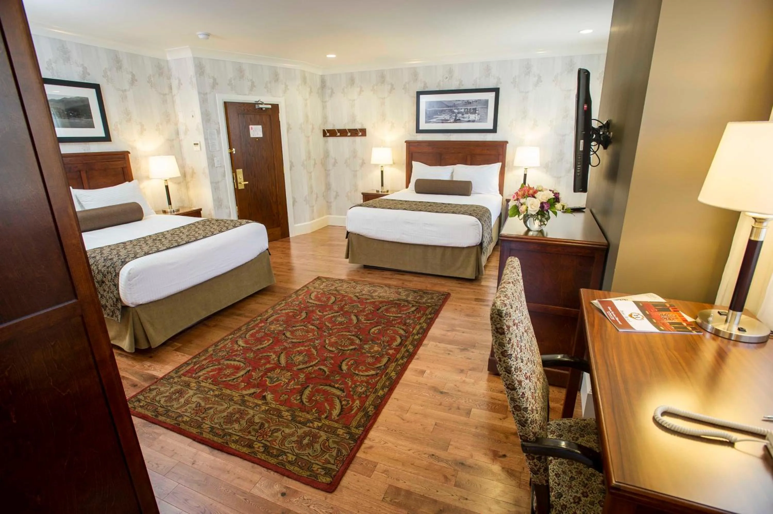 Photo of the whole room, Bed in Hume Hotel & Spa