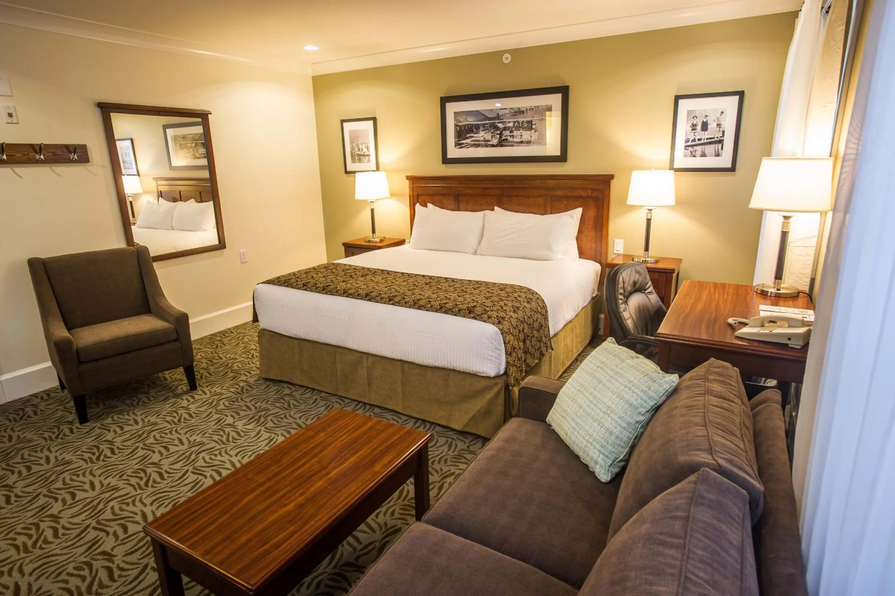 Photo of the whole room, Bed in Hume Hotel & Spa