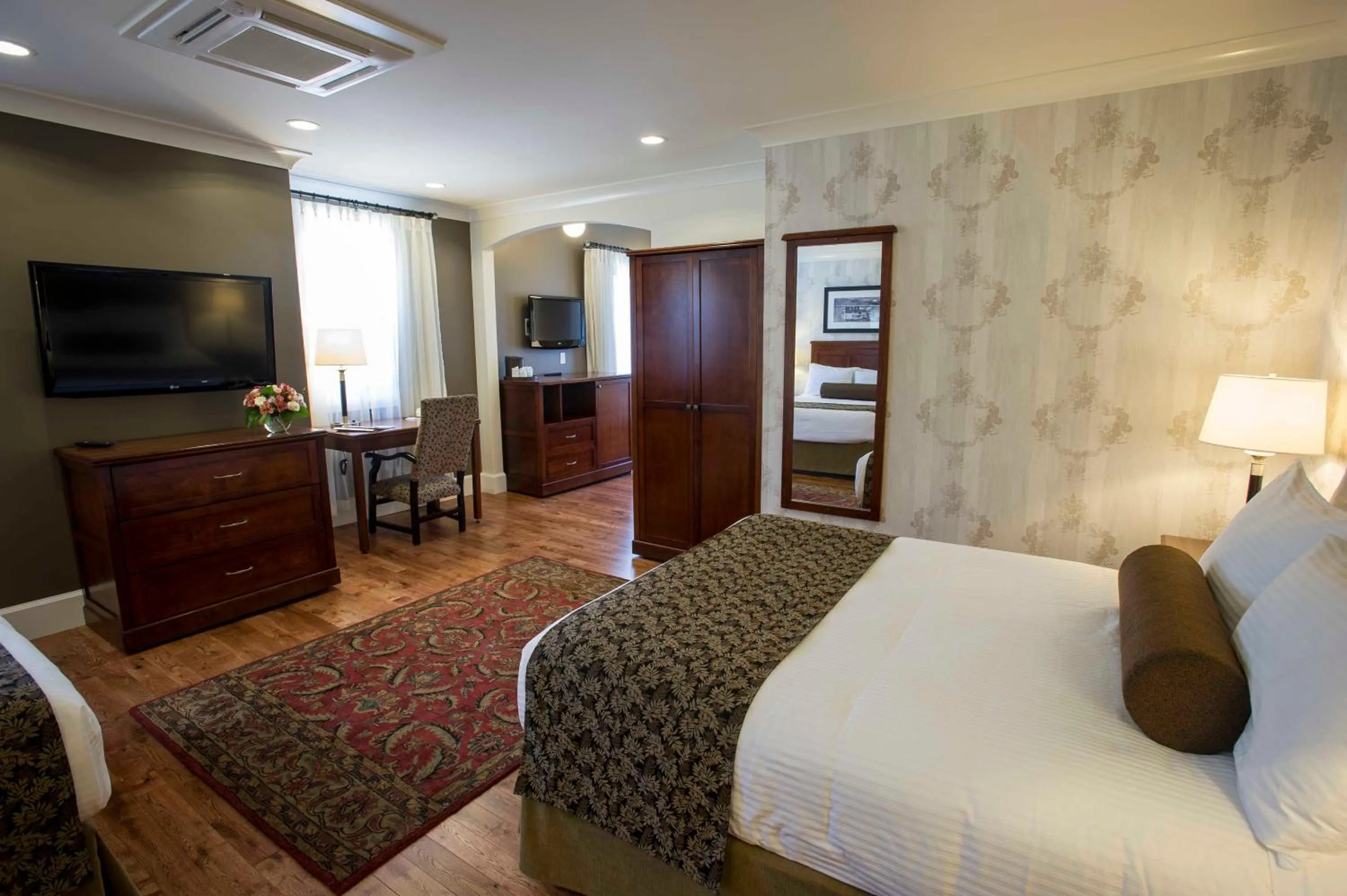 Photo of the whole room, Bed in Hume Hotel & Spa