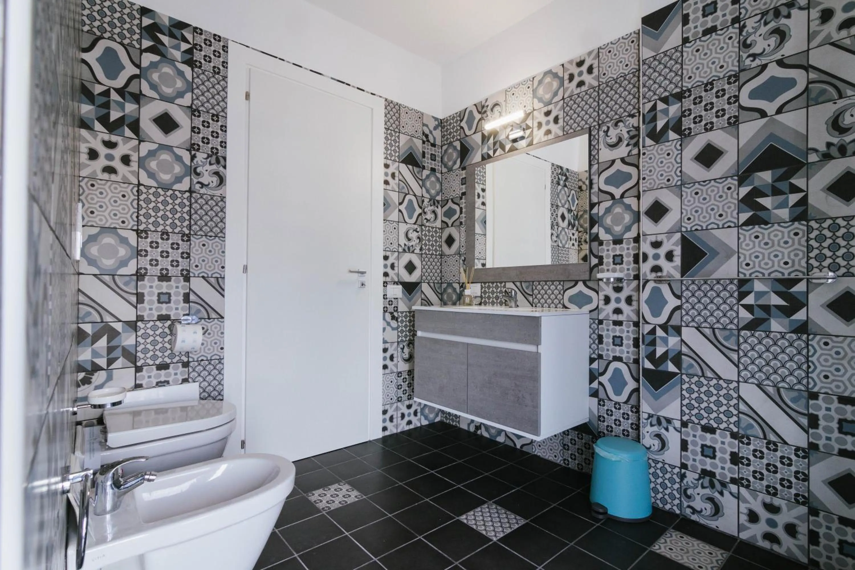 Toilet in HUB FERROVIARIO - 12 Posti Letto per il Tuo Gruppo a Napoli con Wifi e Netflix