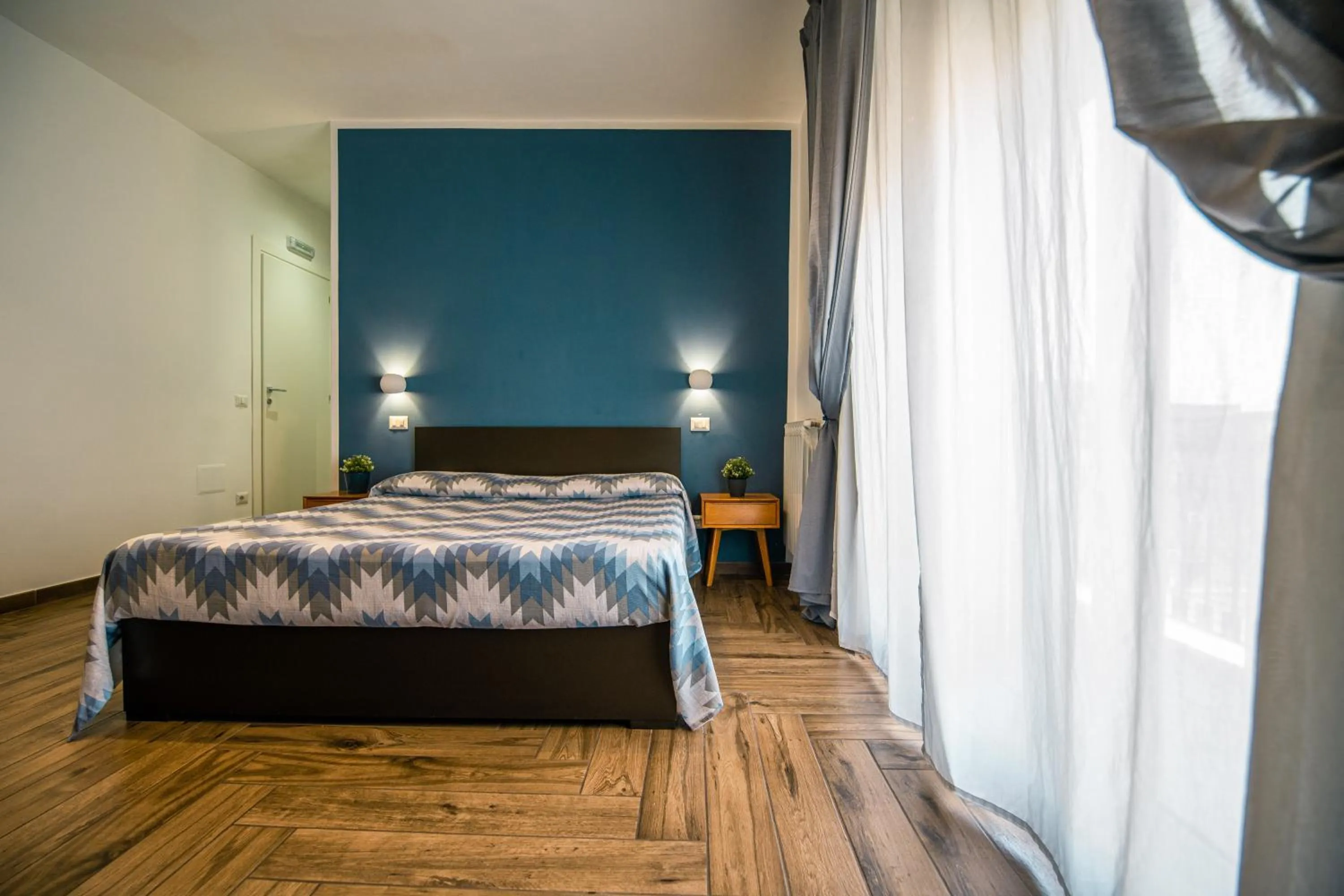 Photo of the whole room, Bed in HUB FERROVIARIO - 12 Posti Letto per il Tuo Gruppo a Napoli con Wifi e Netflix