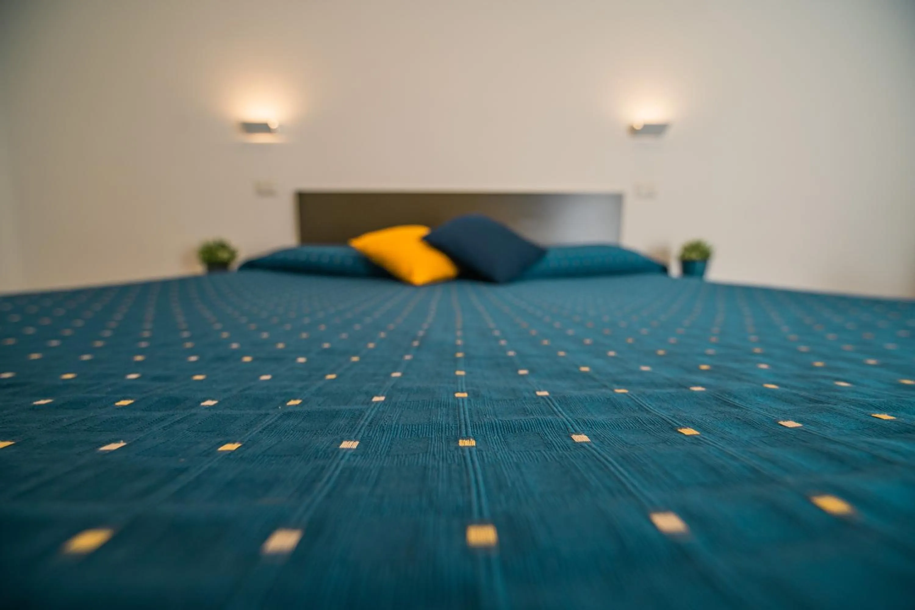 Bed in HUB FERROVIARIO - 12 Posti Letto per il Tuo Gruppo a Napoli con Wifi e Netflix