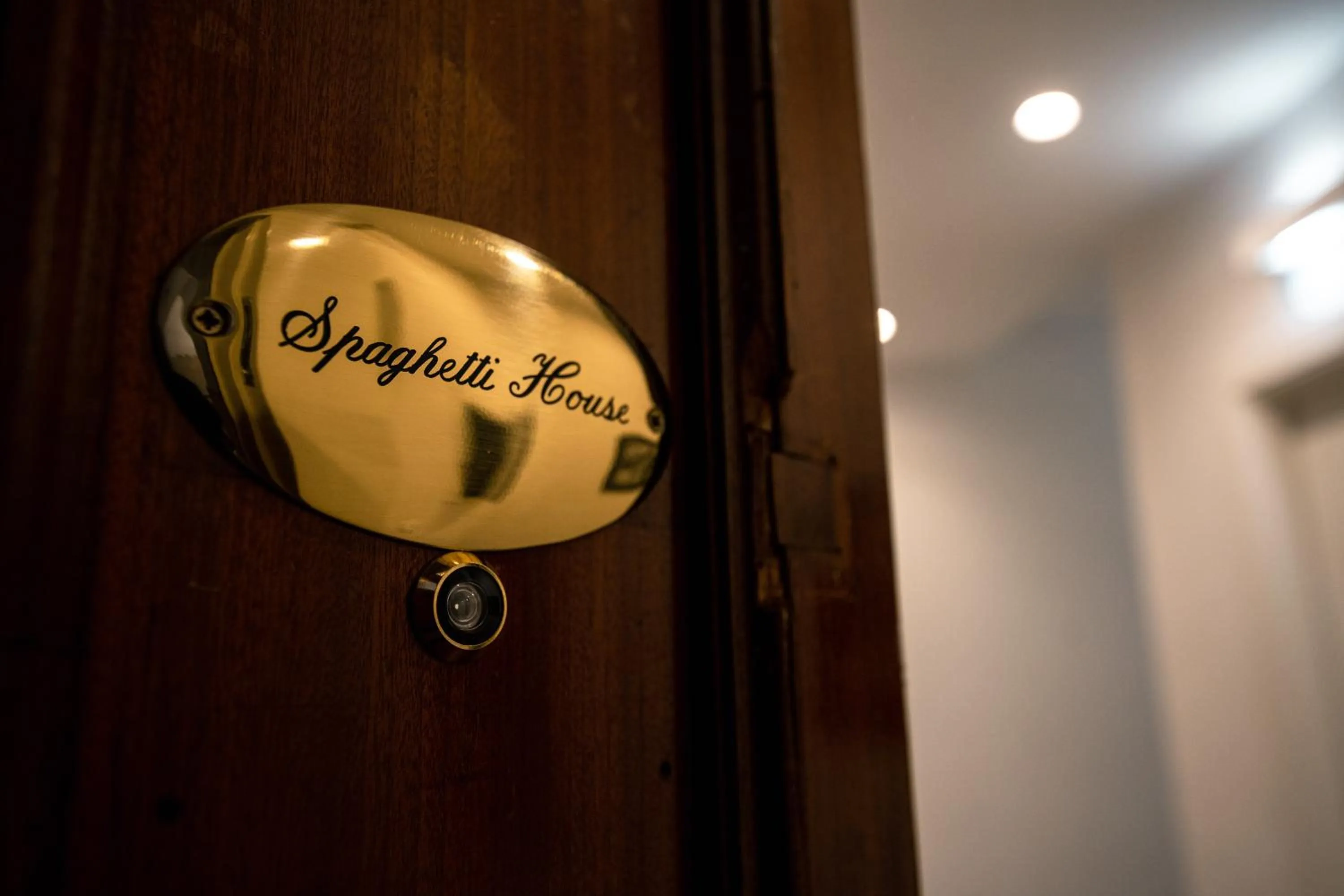 Facade/entrance in HUB FERROVIARIO - 12 Posti Letto per il Tuo Gruppo a Napoli con Wifi e Netflix