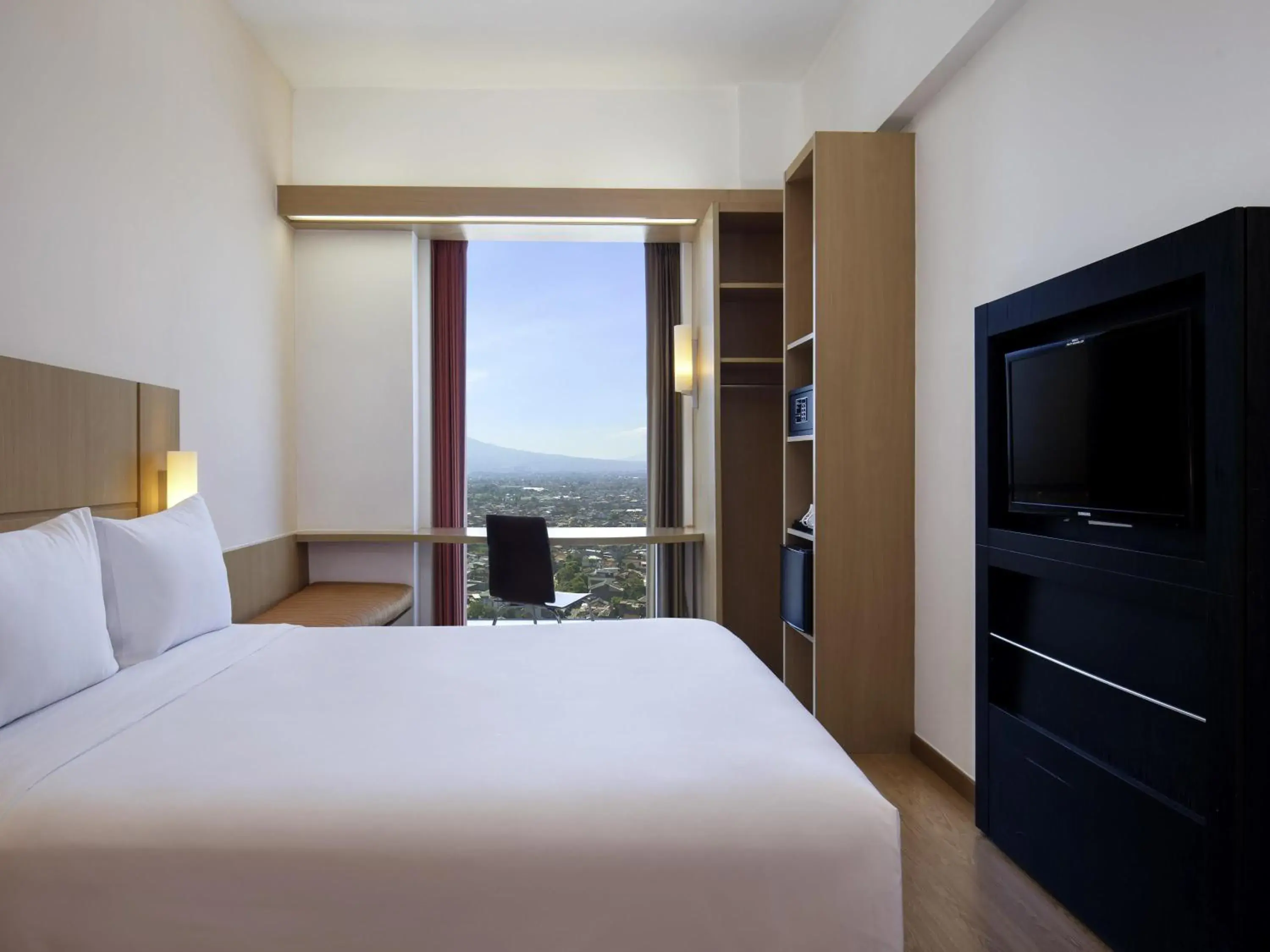 Standard Queen Room in Ibis Bandung Trans Studio Standard Queen Room in Ibis Bandung Trans Studio