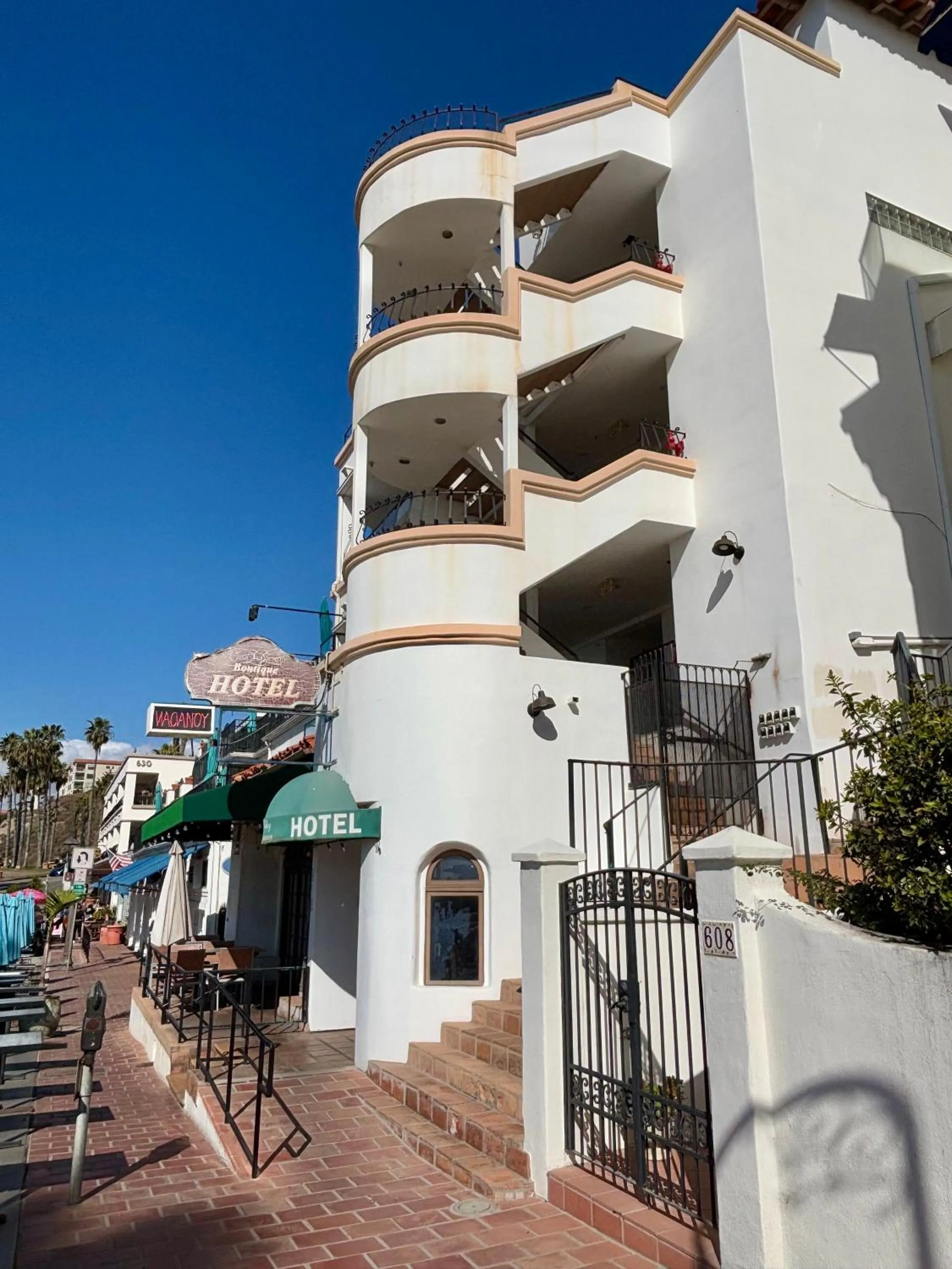 Property building in Casa Tropicana