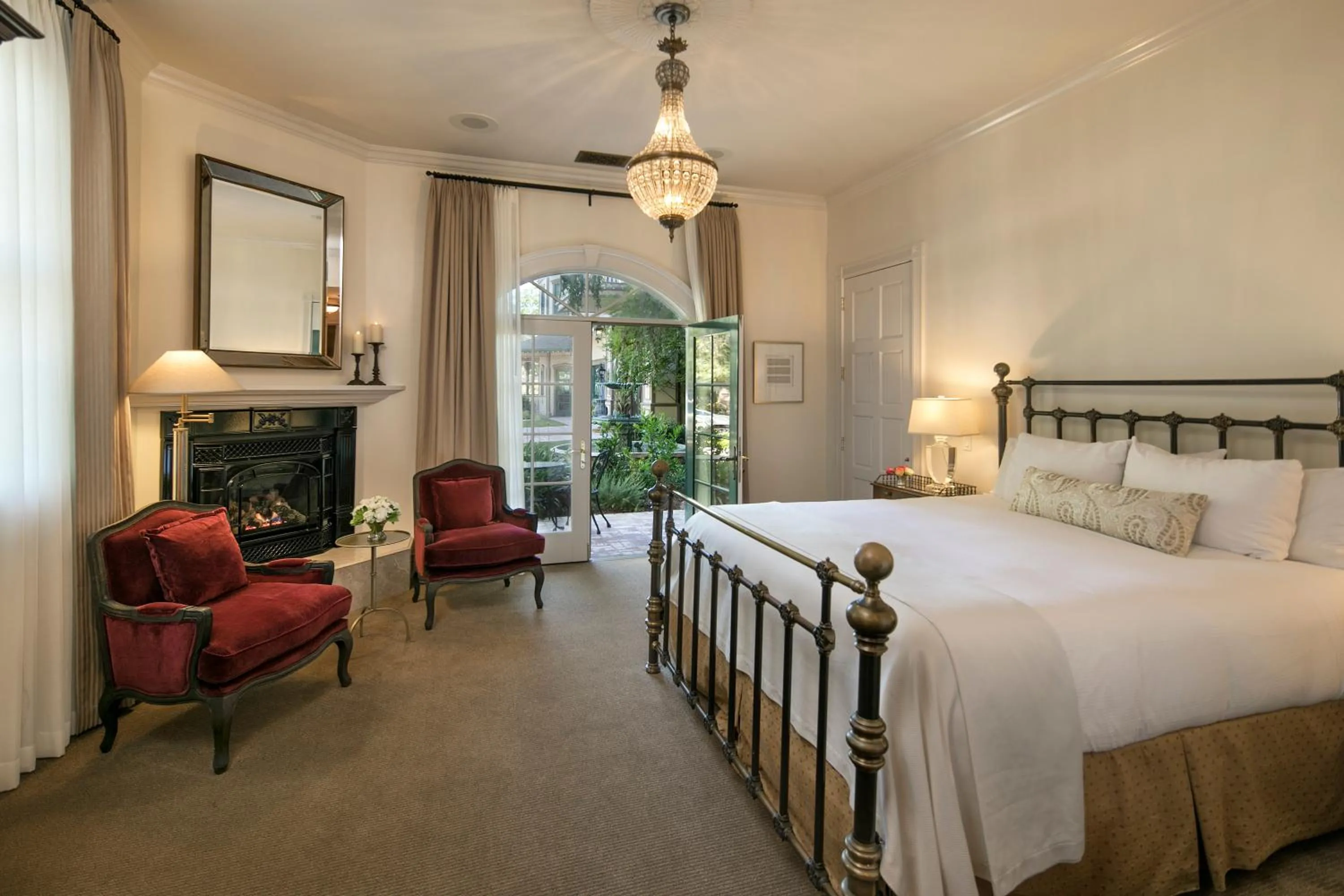 Seating area, Bed in The Genevieve