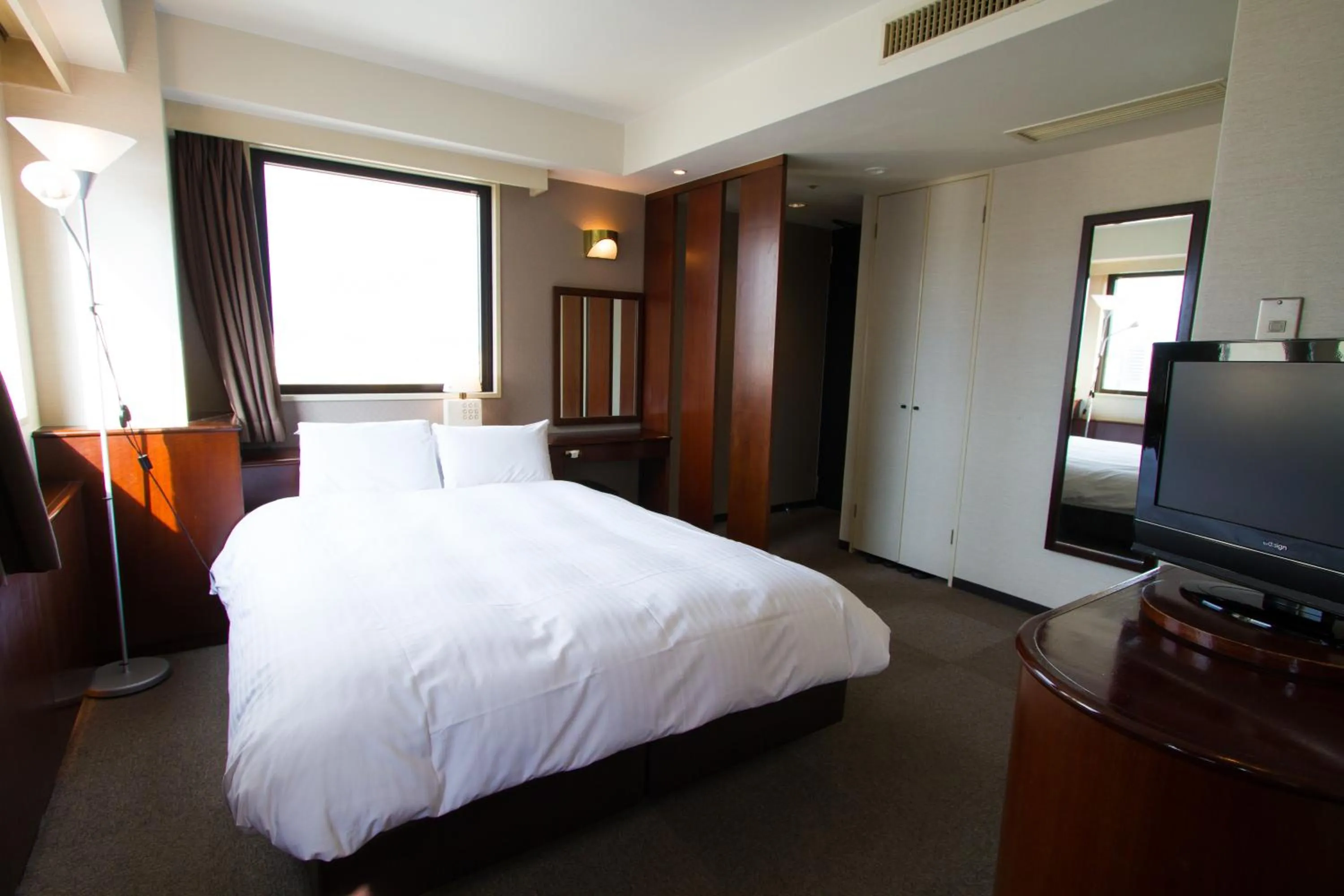 Photo of the whole room, Bed in Green Rich Hotel Oita Miyakomachi