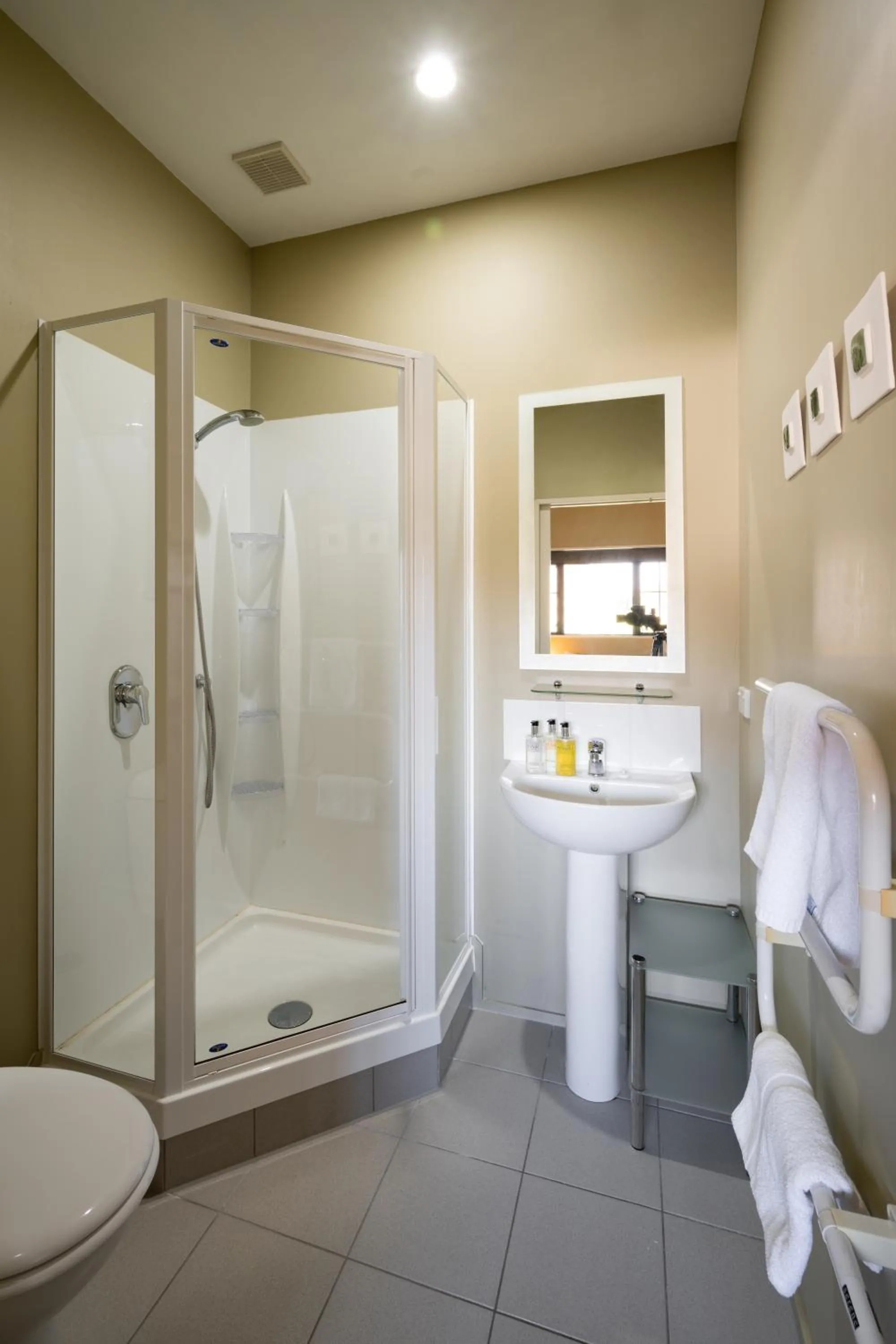 Bathroom in Criffel Peak View Bed and Breakfast