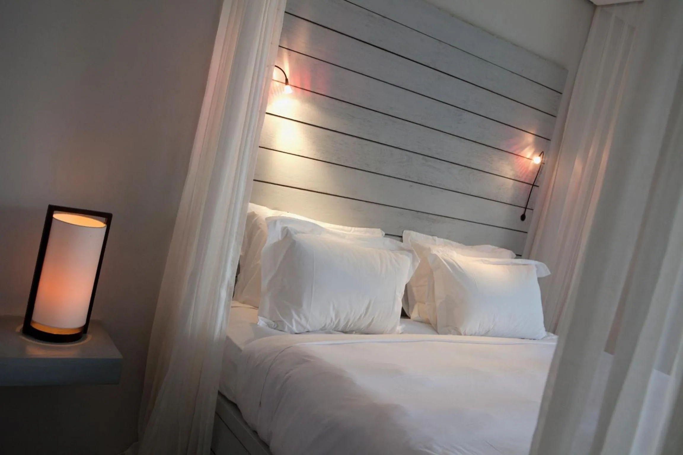 Bed in 5-Star Boutique Hotel The Lombok Lodge