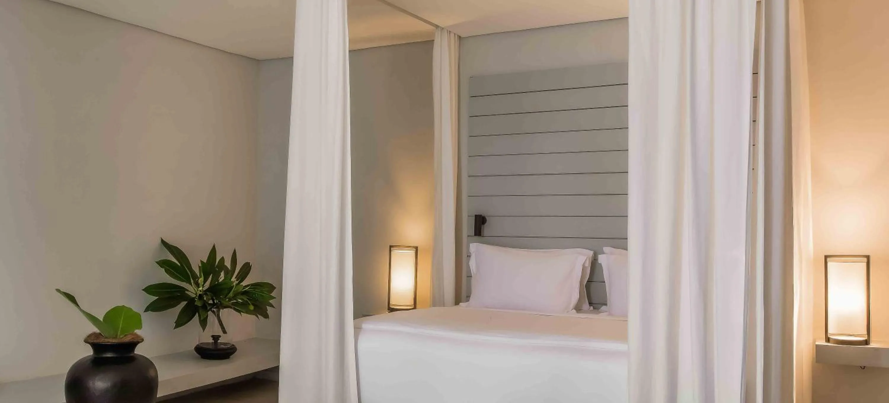 Bed in 5-Star Boutique Hotel The Lombok Lodge