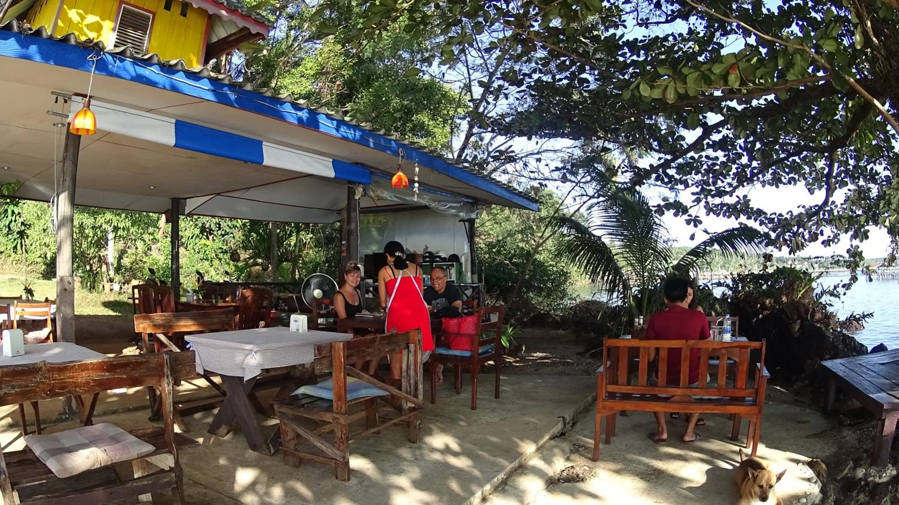 Restaurant/places to eat in AoPong Resort