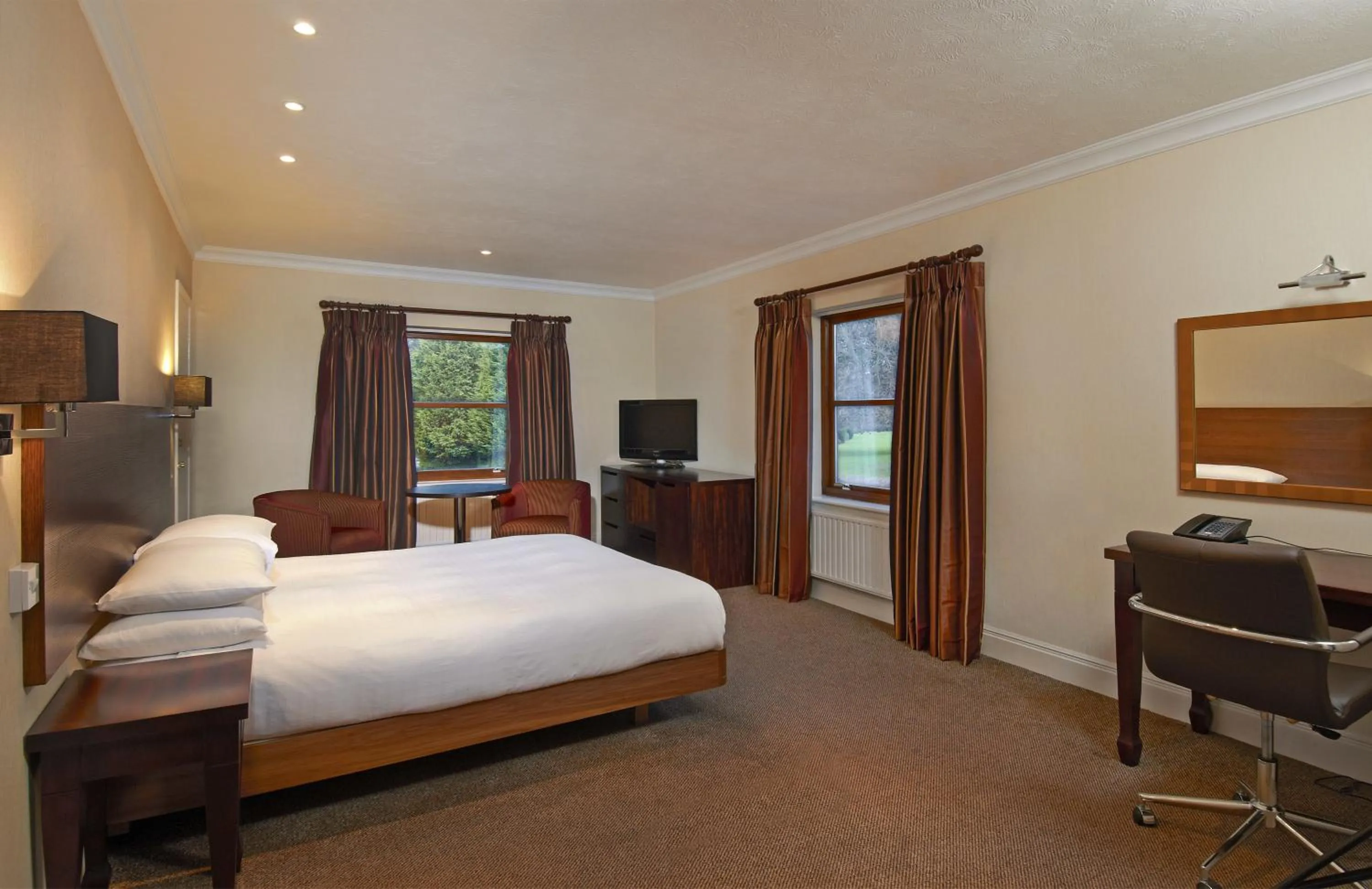 Bed in Avisford Park Hotel