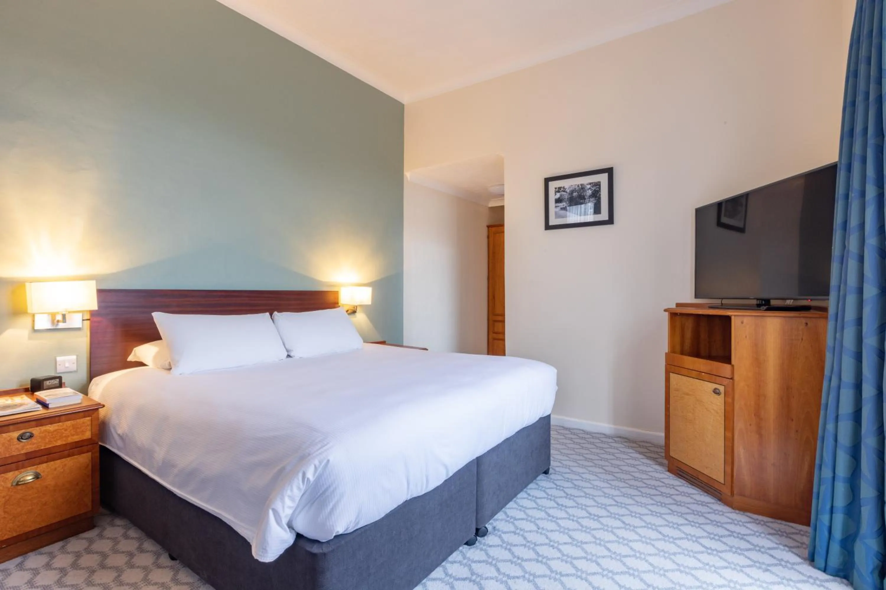 Bed in Avisford Park Hotel