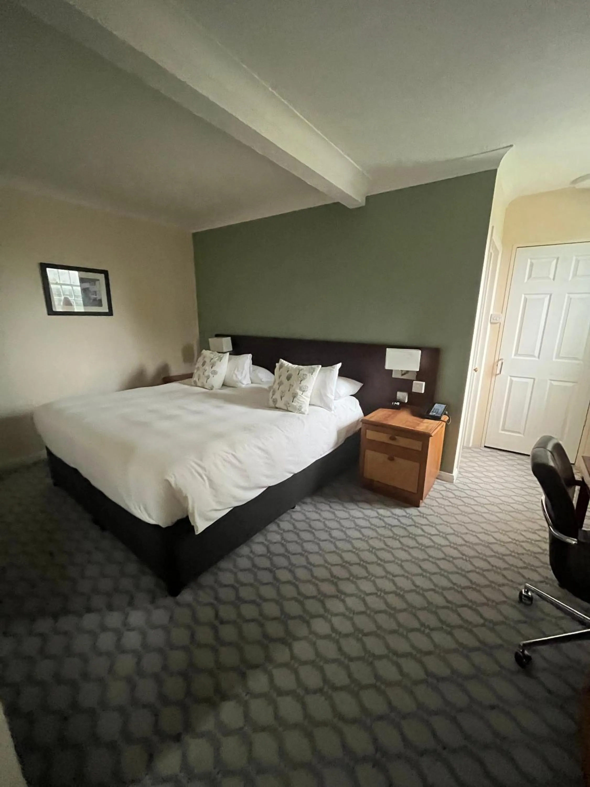 Bed in Avisford Park Hotel