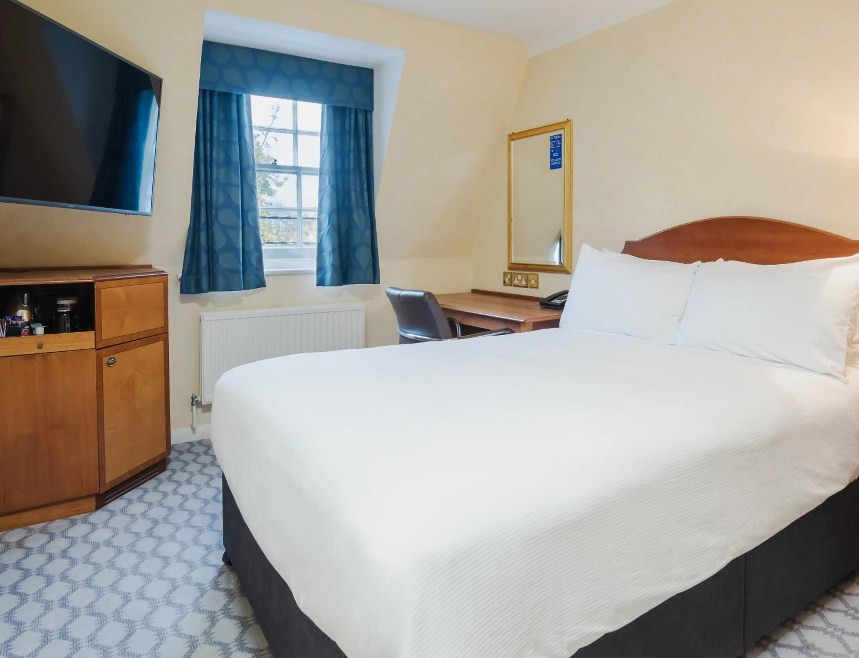 Bed in Avisford Park Hotel