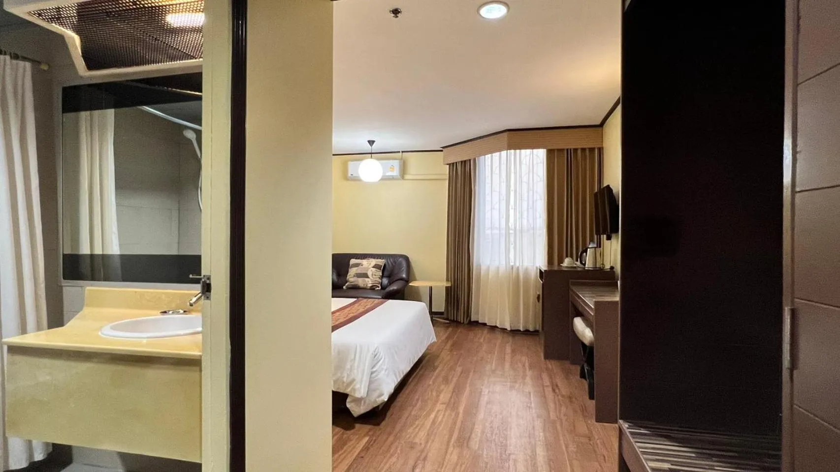 Photo of the whole room, Bed in Fortuna Hotel