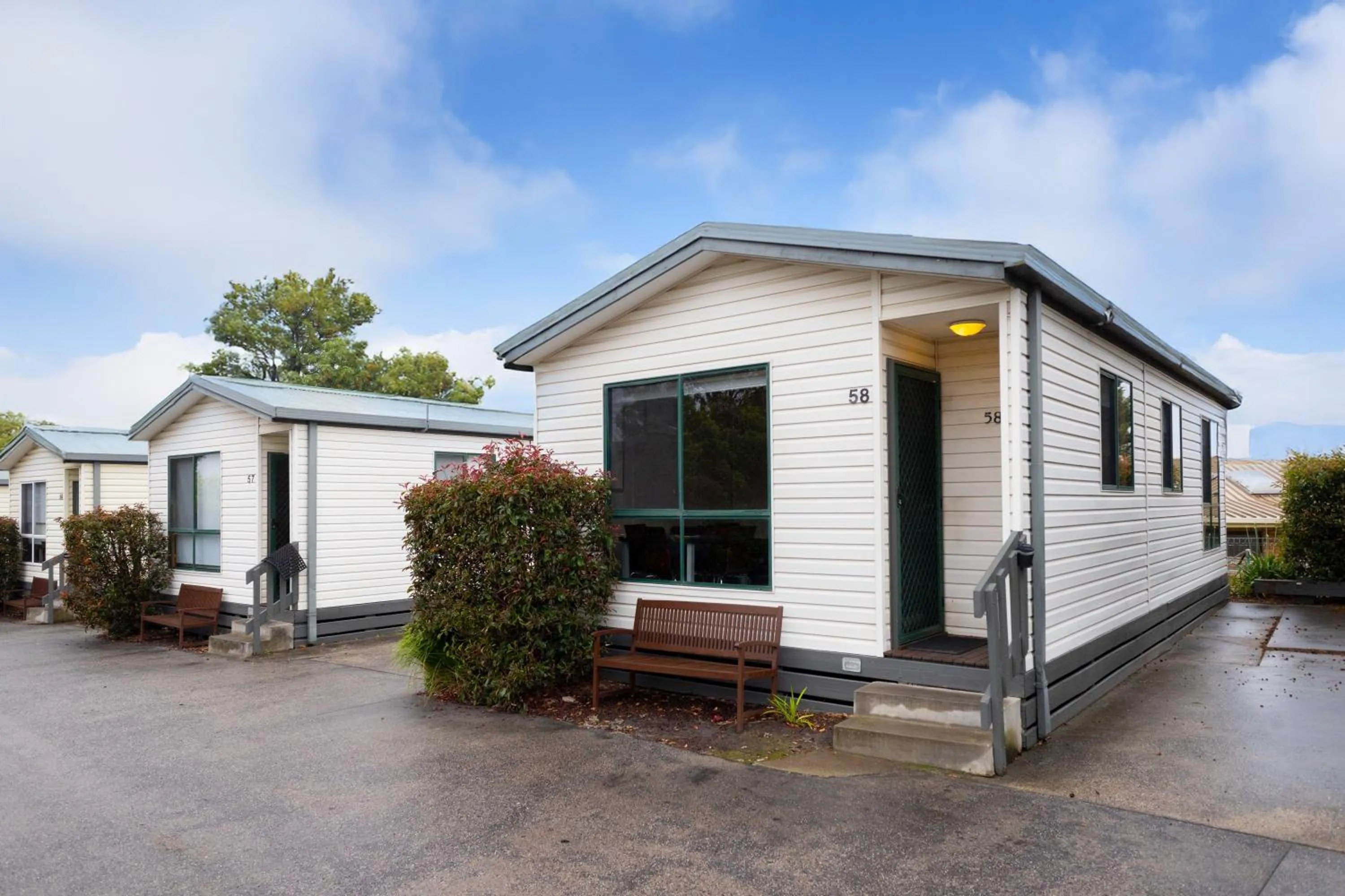 Facade/entrance in Airport Tourist Village Melbourne