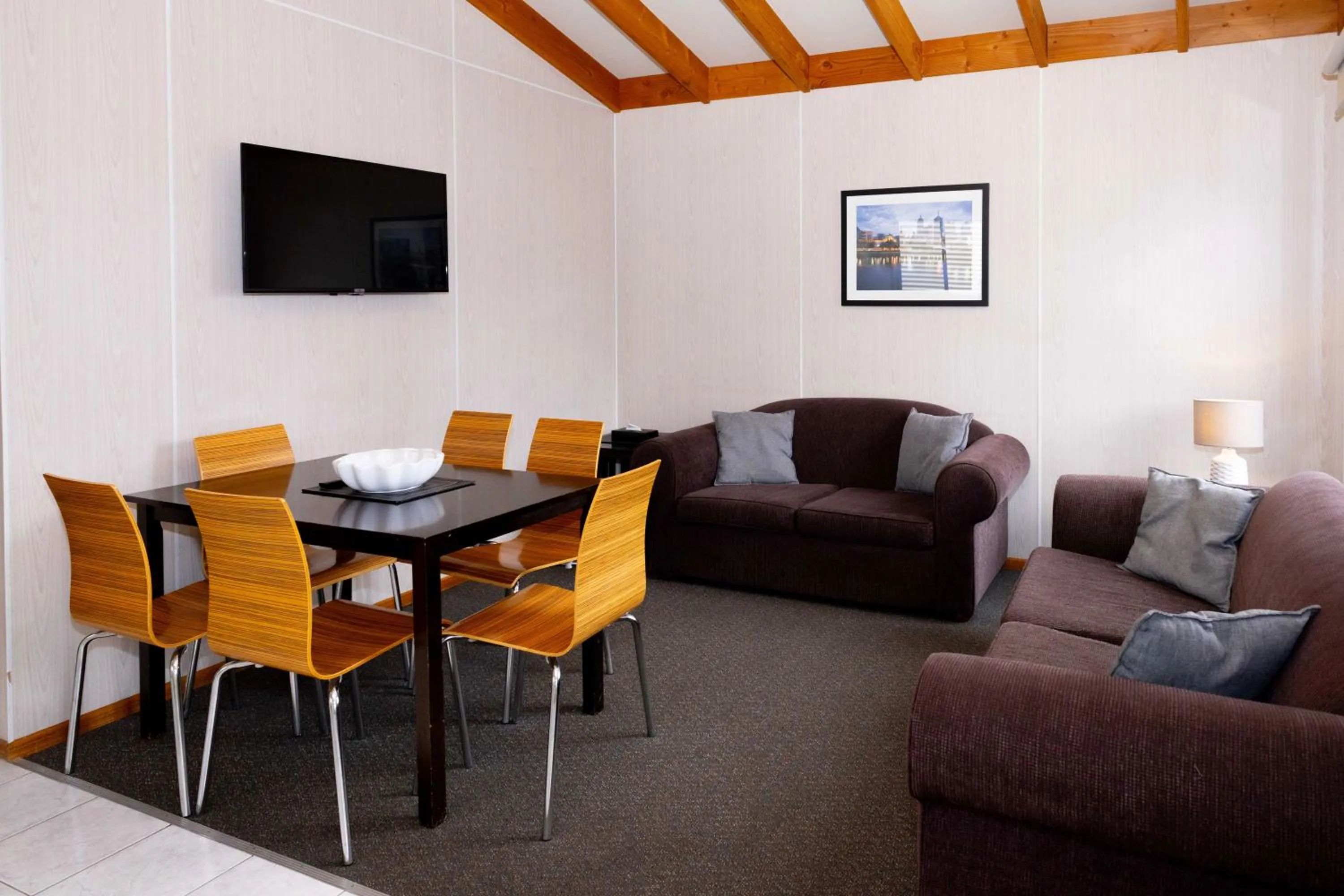 TV and multimedia in Airport Tourist Village Melbourne