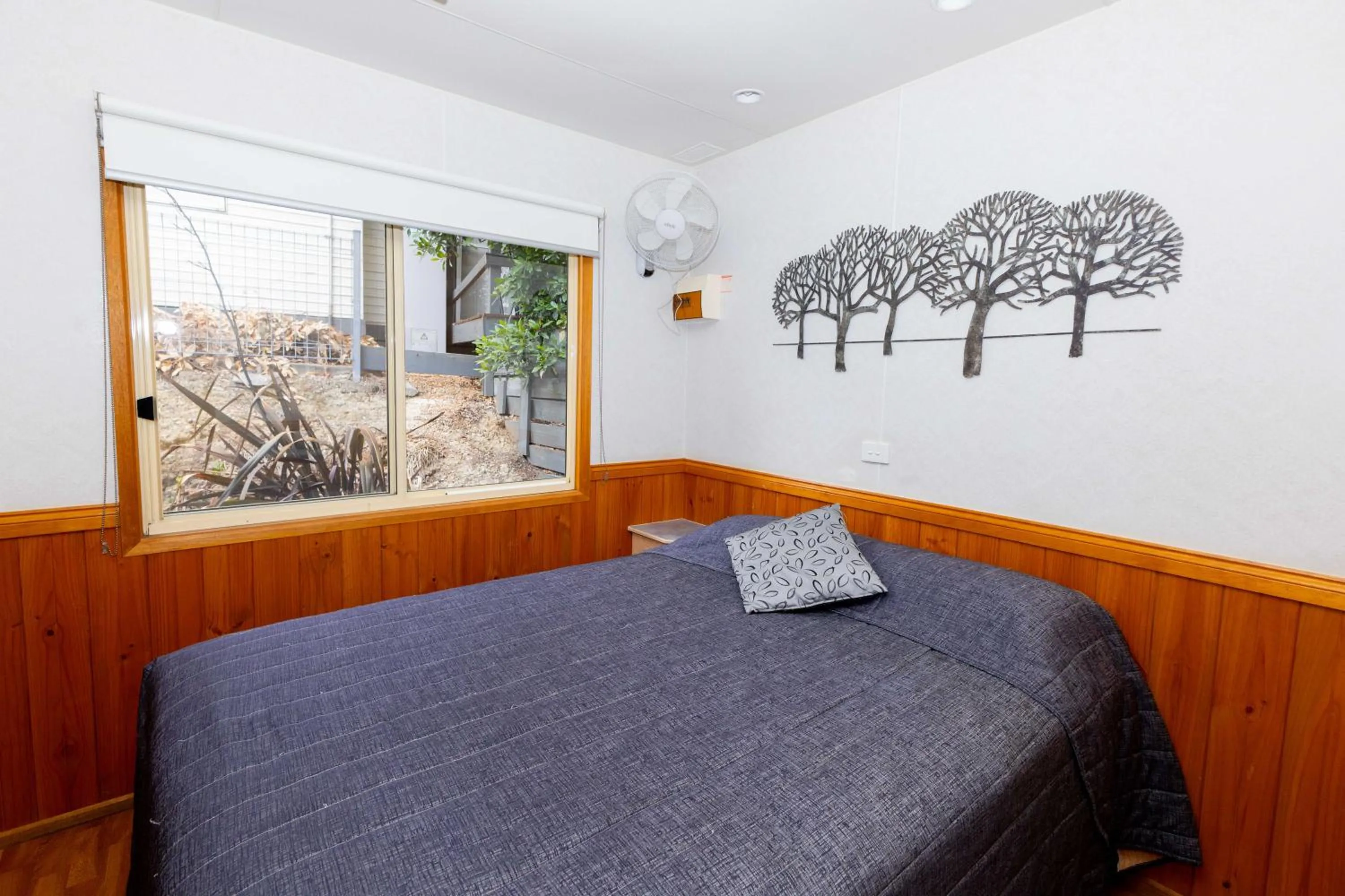 Bedroom, Bed in Airport Tourist Village Melbourne