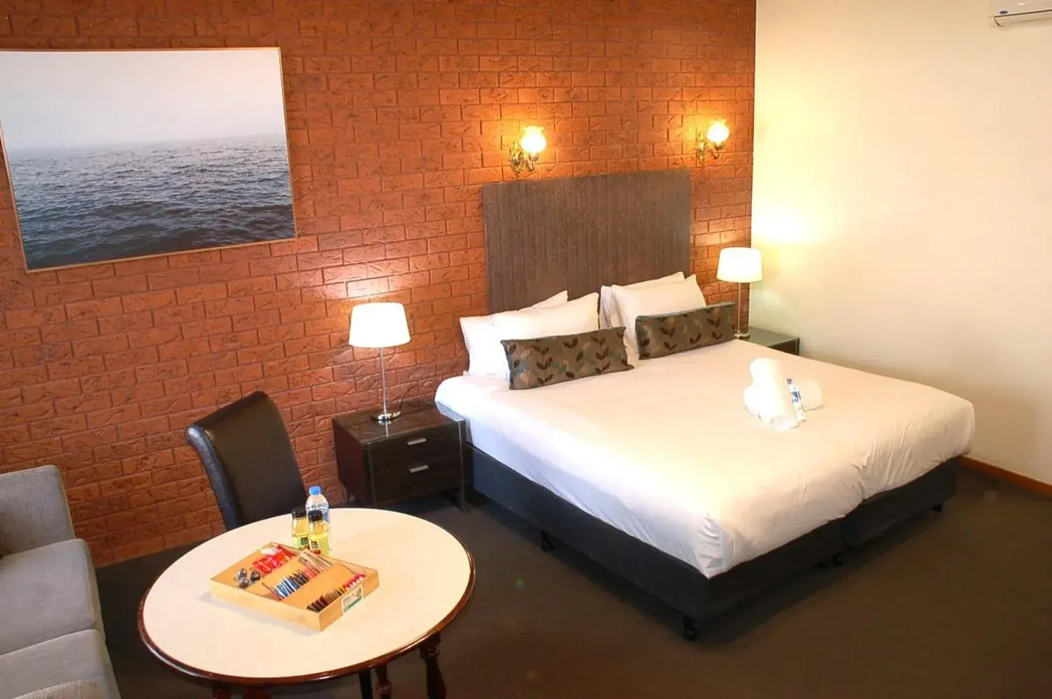 Deluxe King Studio in Meramie Motor Inn Deluxe King Studio in Meramie Motor Inn