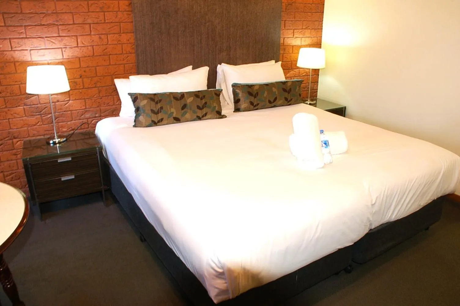 Bed in Meramie Motor Inn