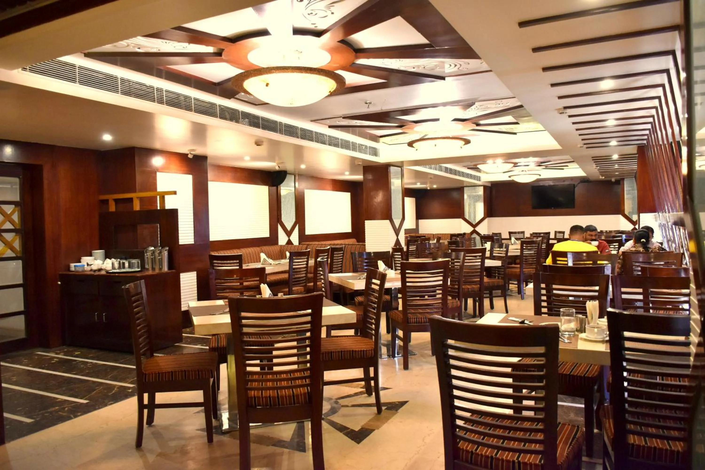Restaurant/places to eat in Hotel City Inn