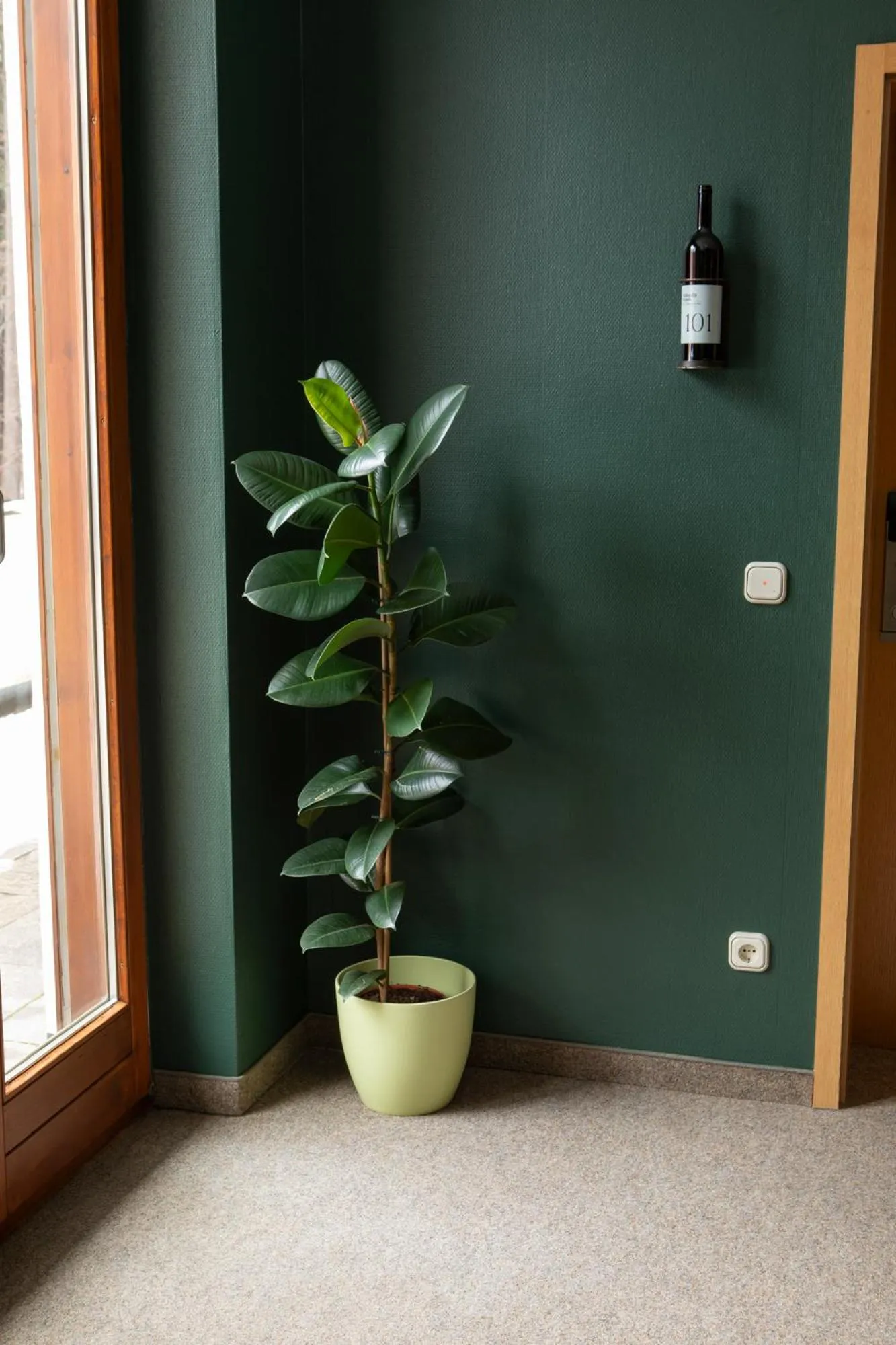 Property building in hideauts hotels Der Rosengarten