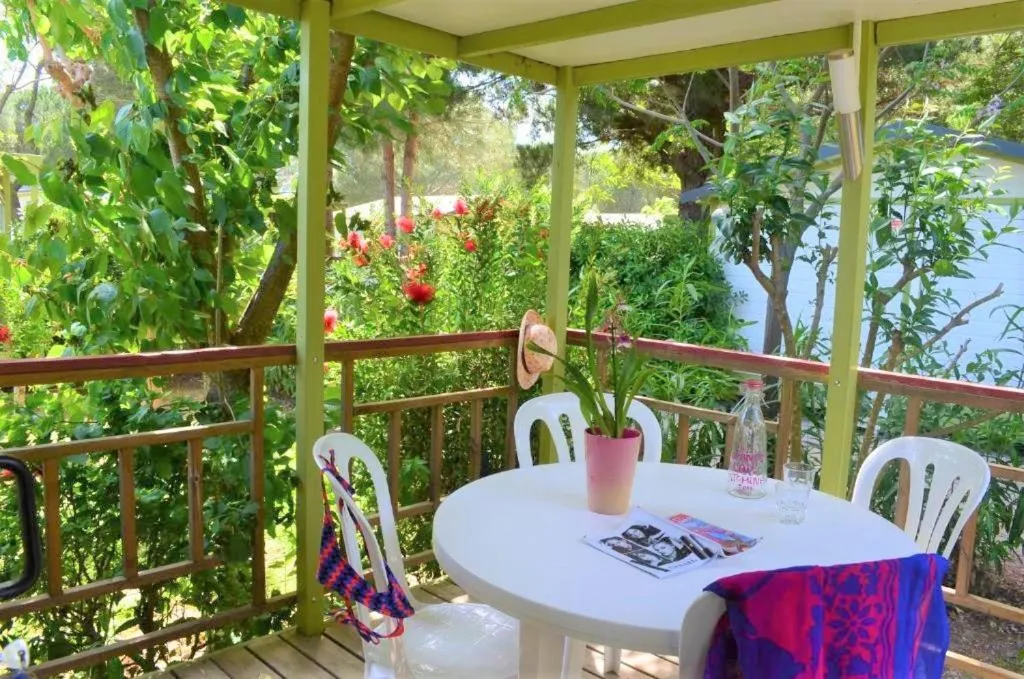 Patio in Camping La Pinède Enchantée