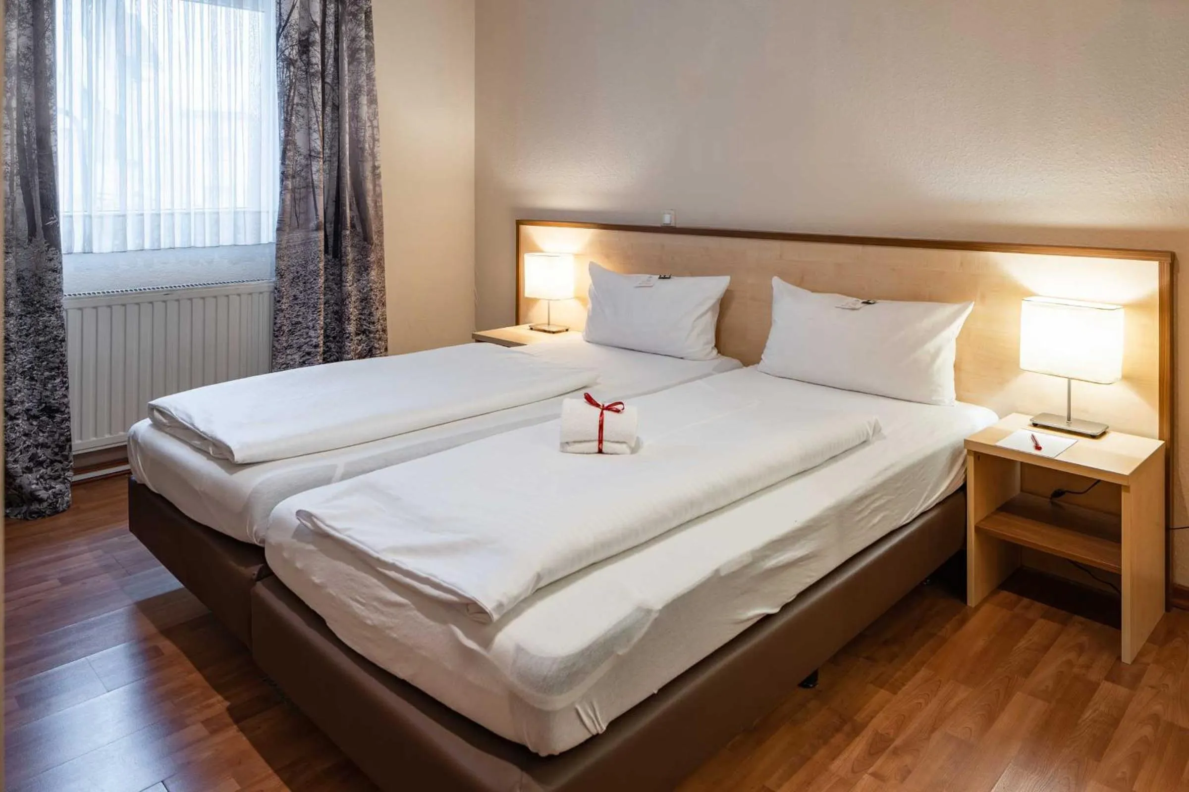 Budget Double Room in Hotel Astoria City Resort