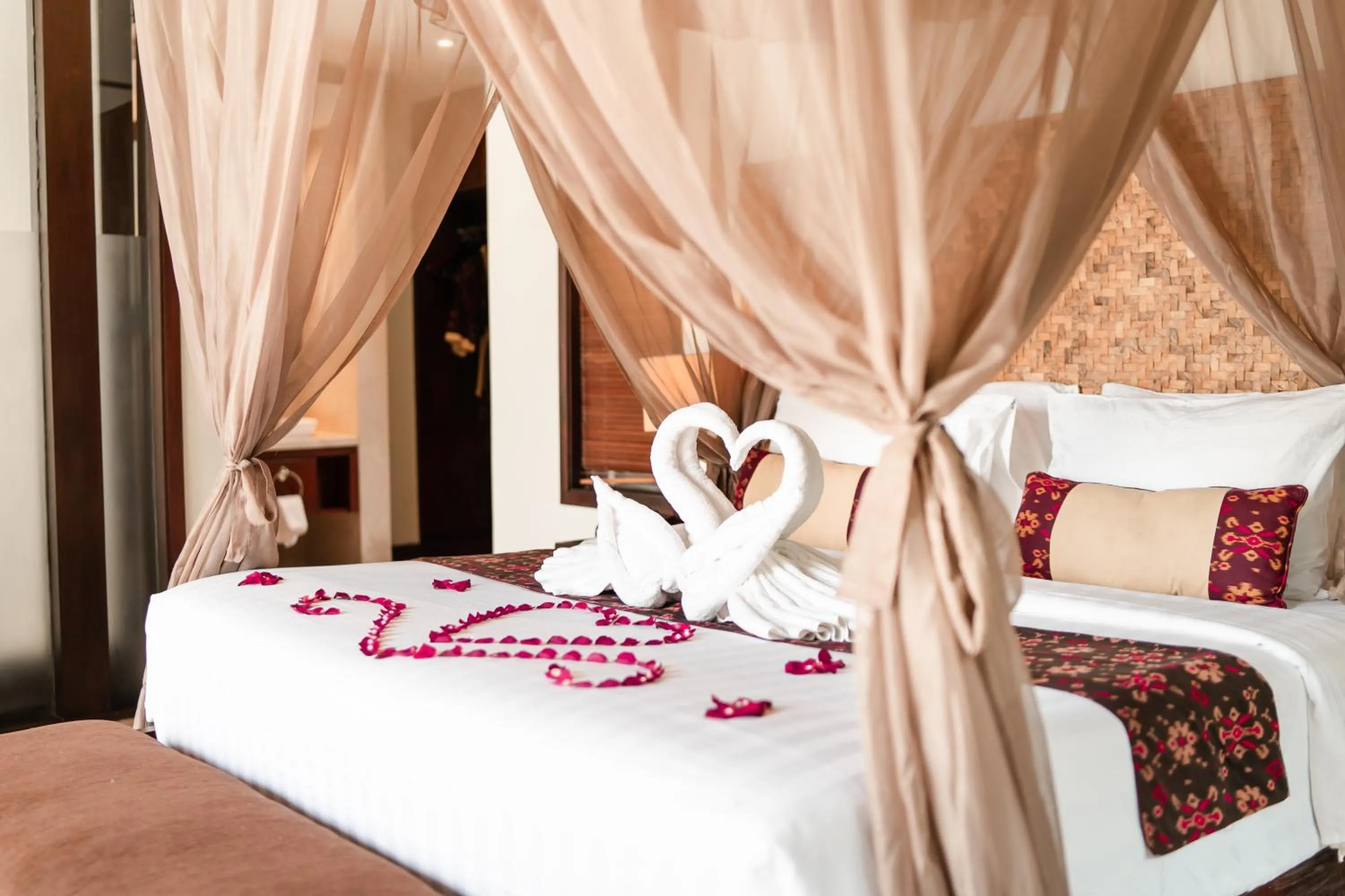 Bed in Mahagiri Villas & Spa Dreamland