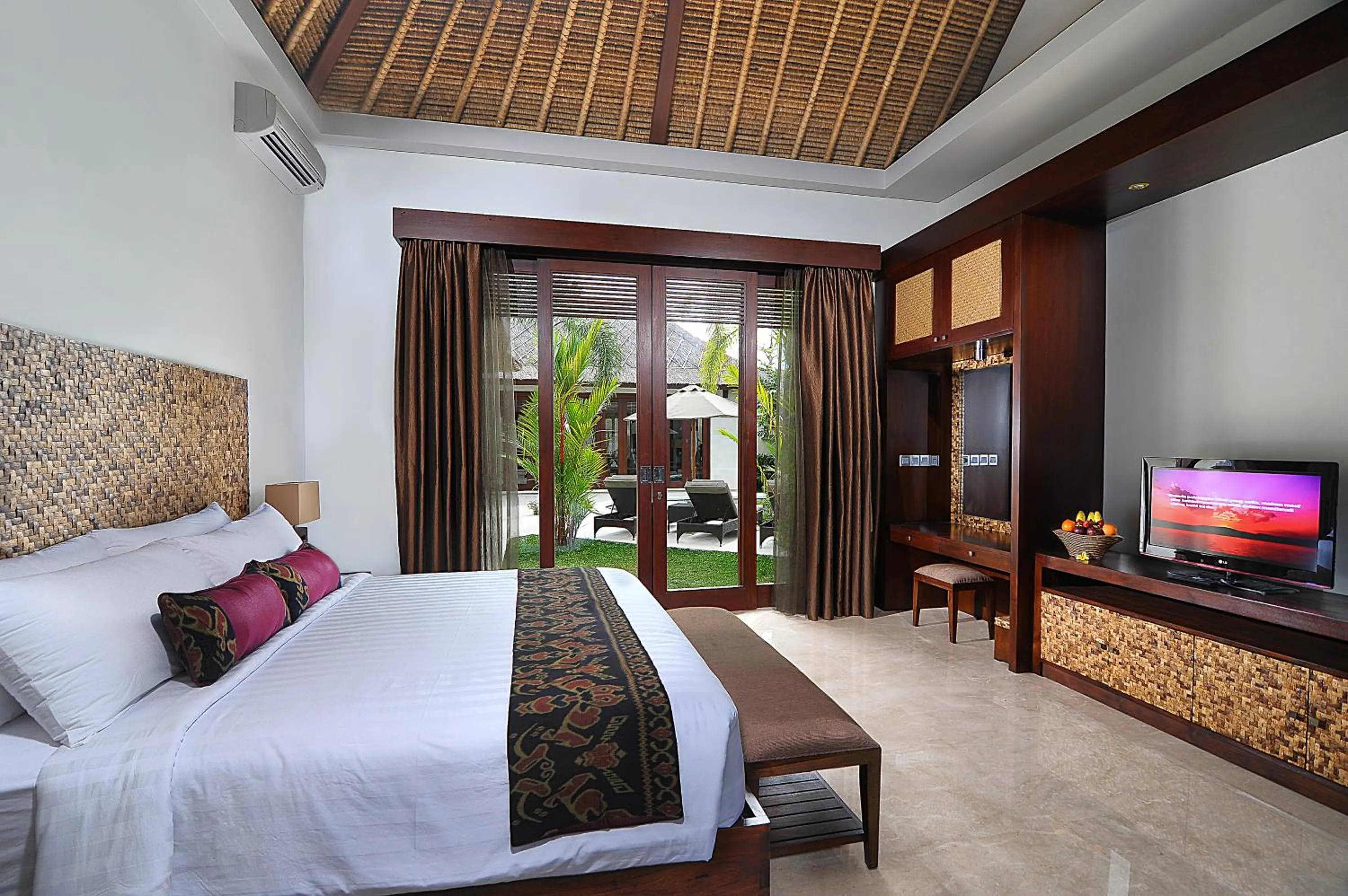 Photo of the whole room, Bed in Mahagiri Villas & Spa Dreamland