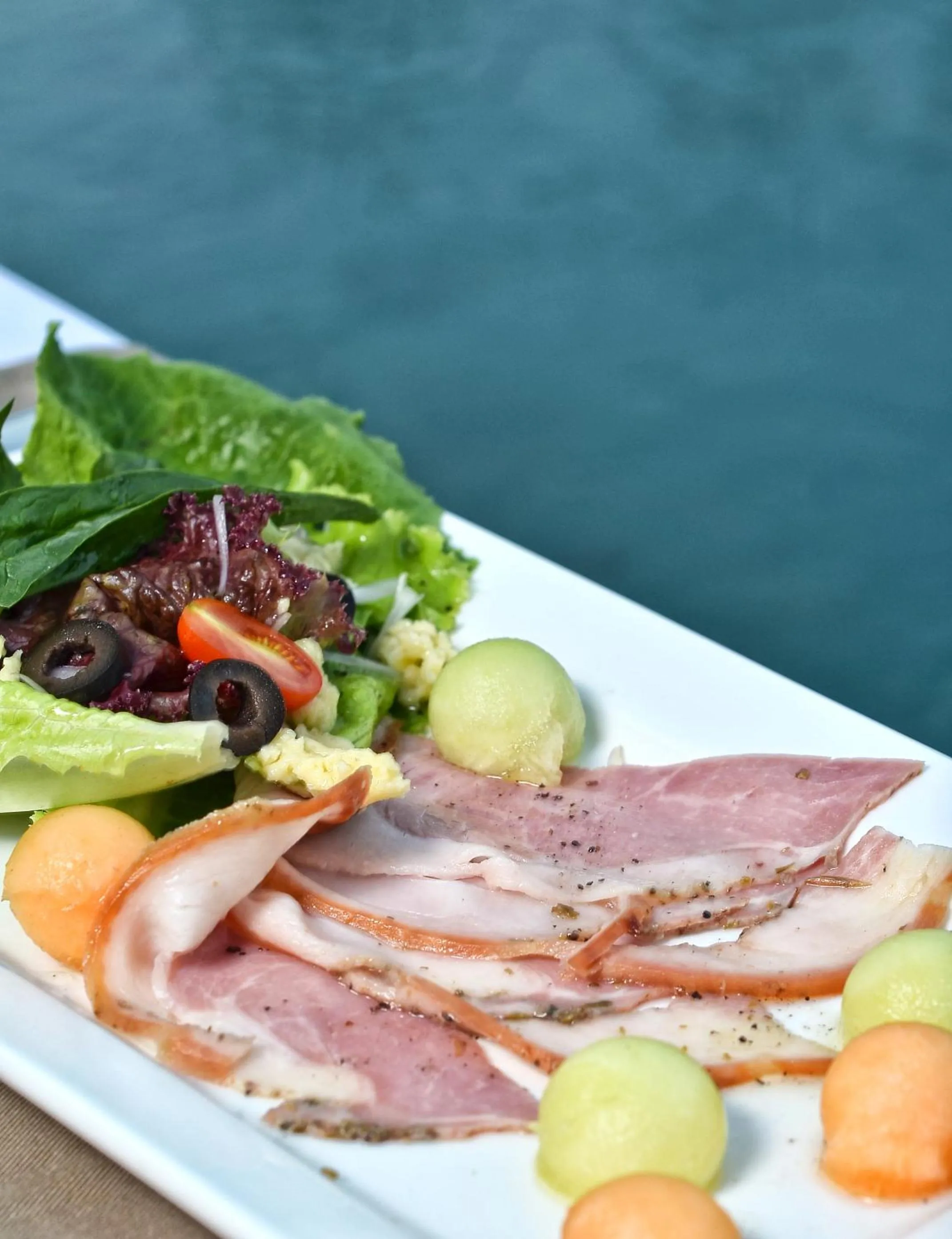 Food and drinks in Mahagiri Villas & Spa Dreamland