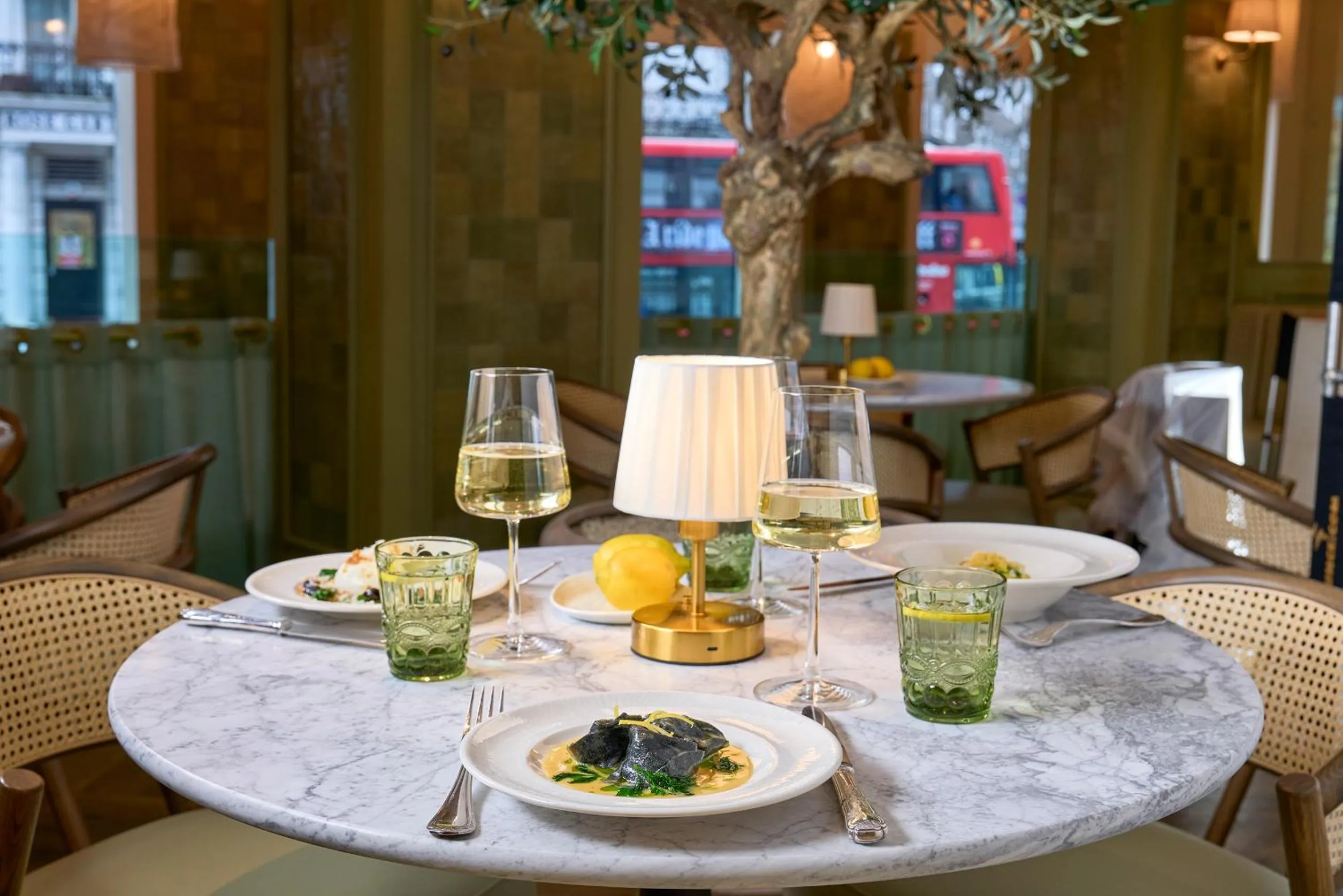 Restaurant/places to eat in Royal Lancaster London