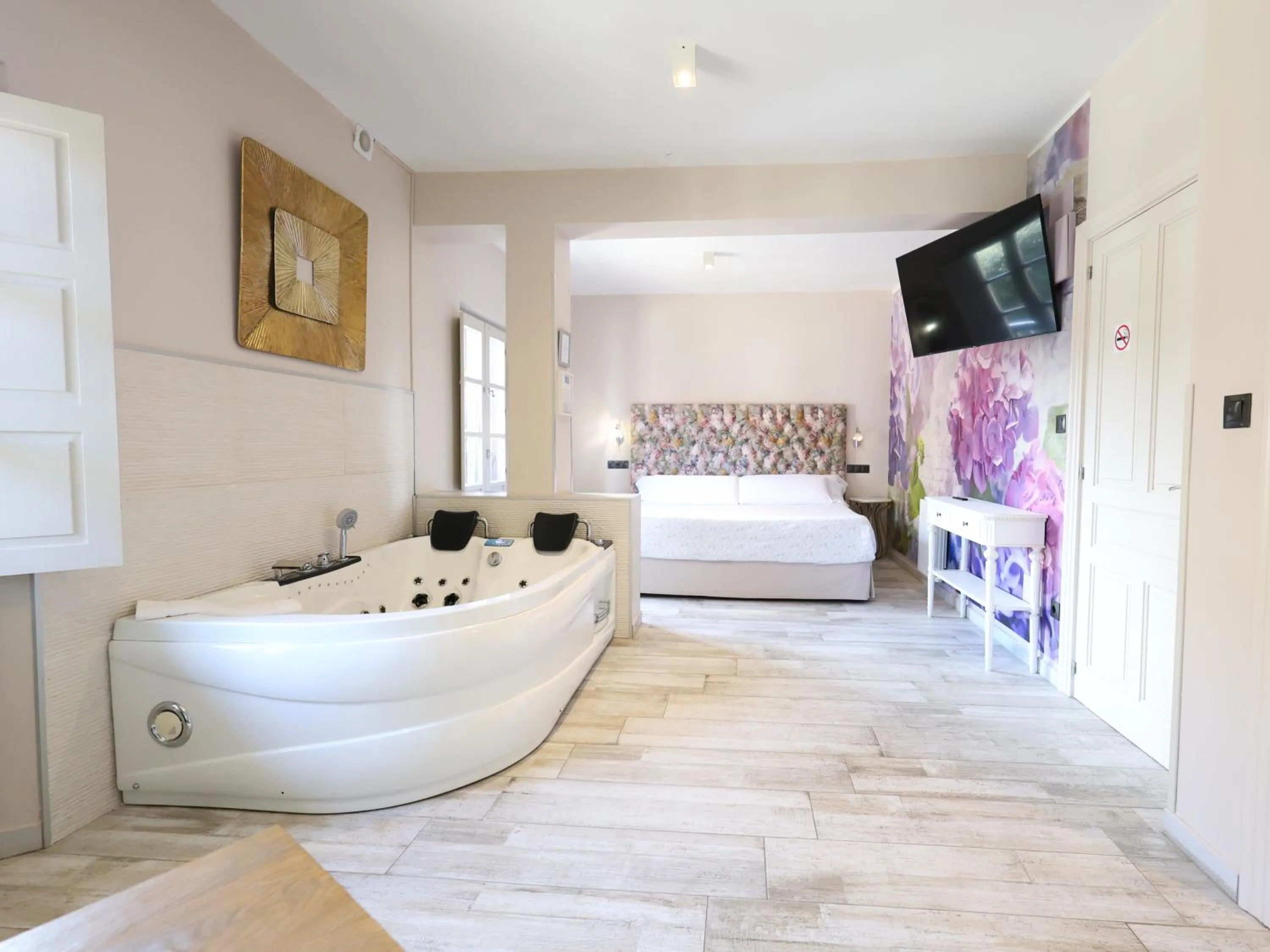 Bedroom, Bed in Akla Suites con Jacuzzi Santillana