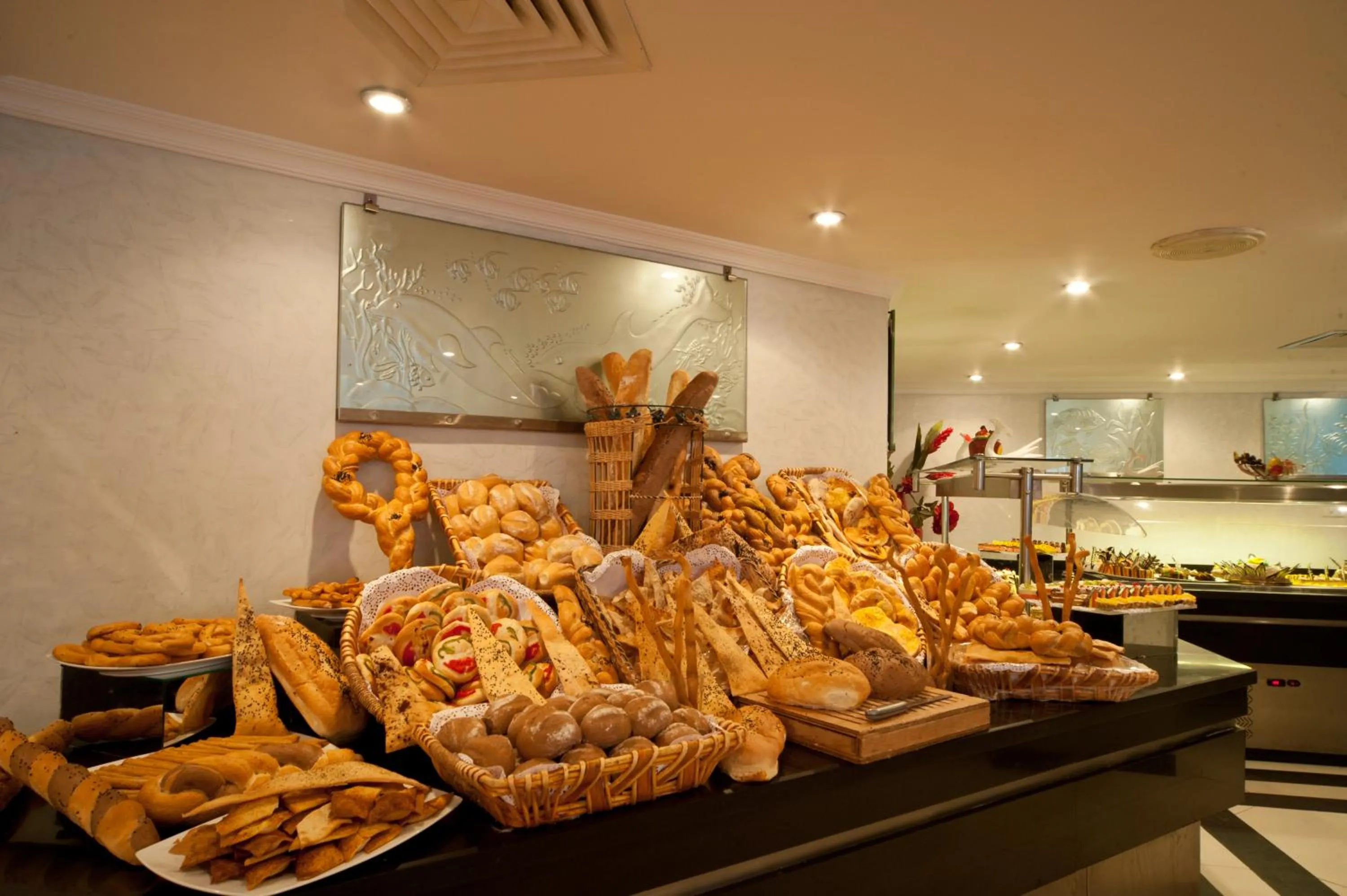 Meals in MinaMark Beach Resort for Families and Couples Only