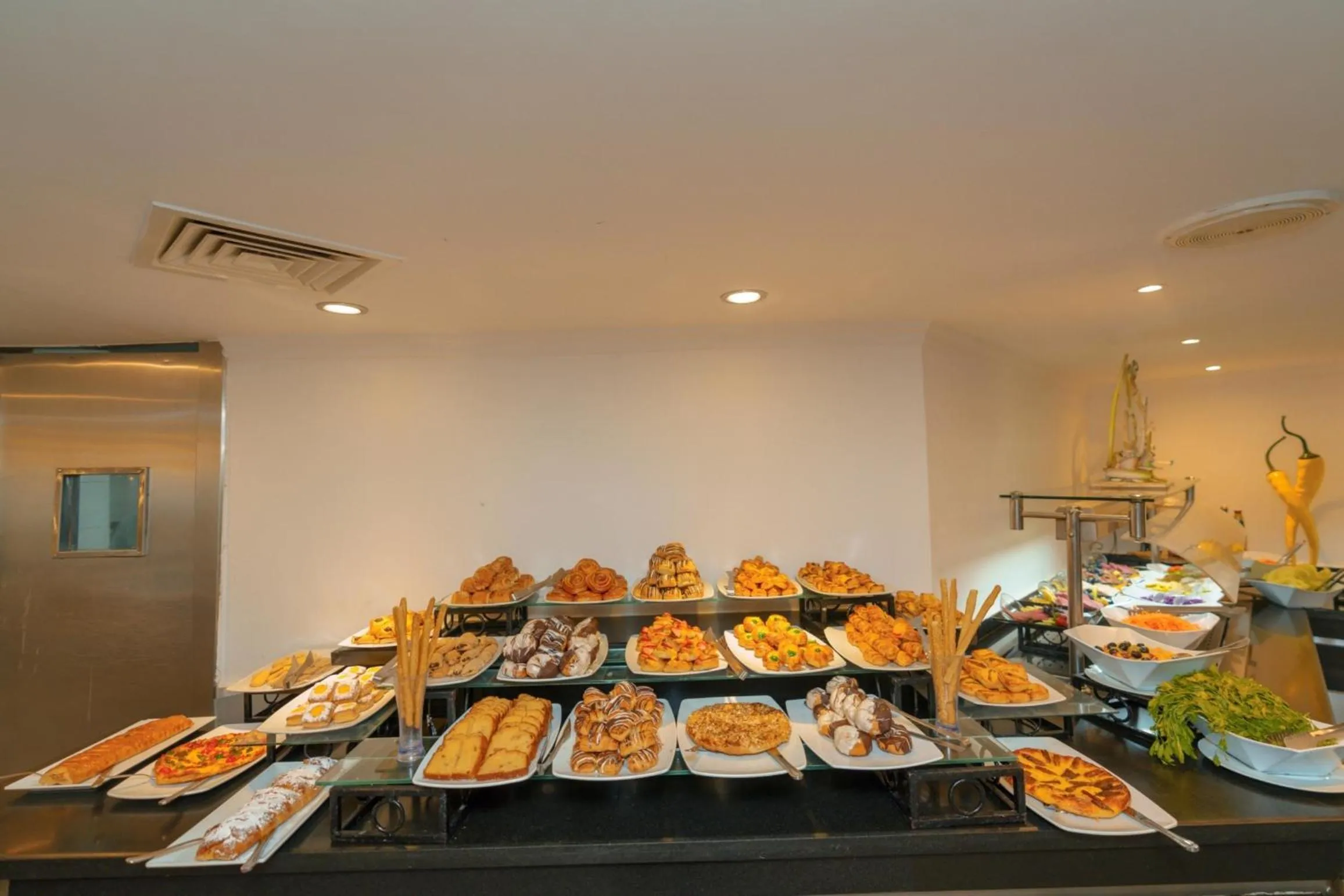 Restaurant/places to eat in MinaMark Beach Resort for Families and Couples Only