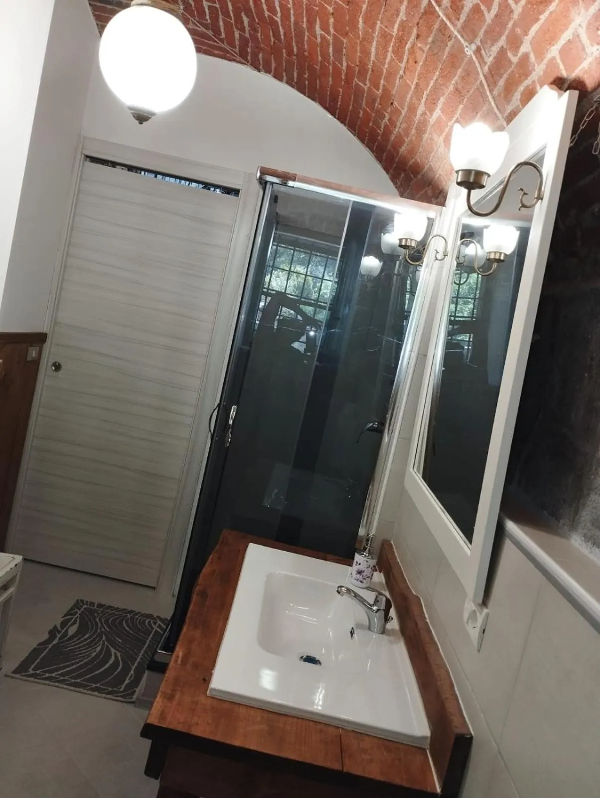 Bathroom in La Ghita