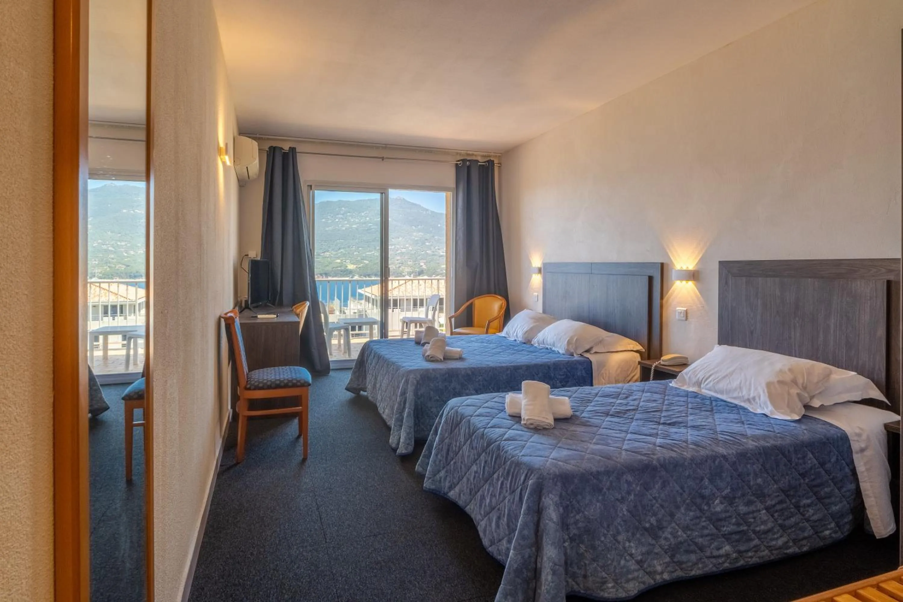 Bed in Hotel Hibiscus