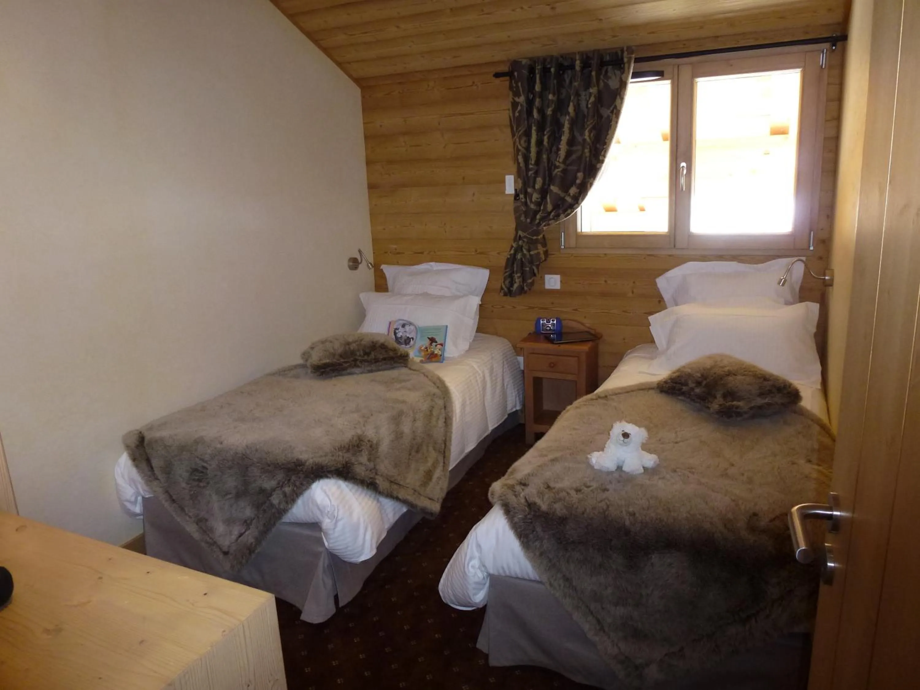 Bedroom, Bed in Hôtel Restaurant "Les Sapins" Wellness & Gourmet