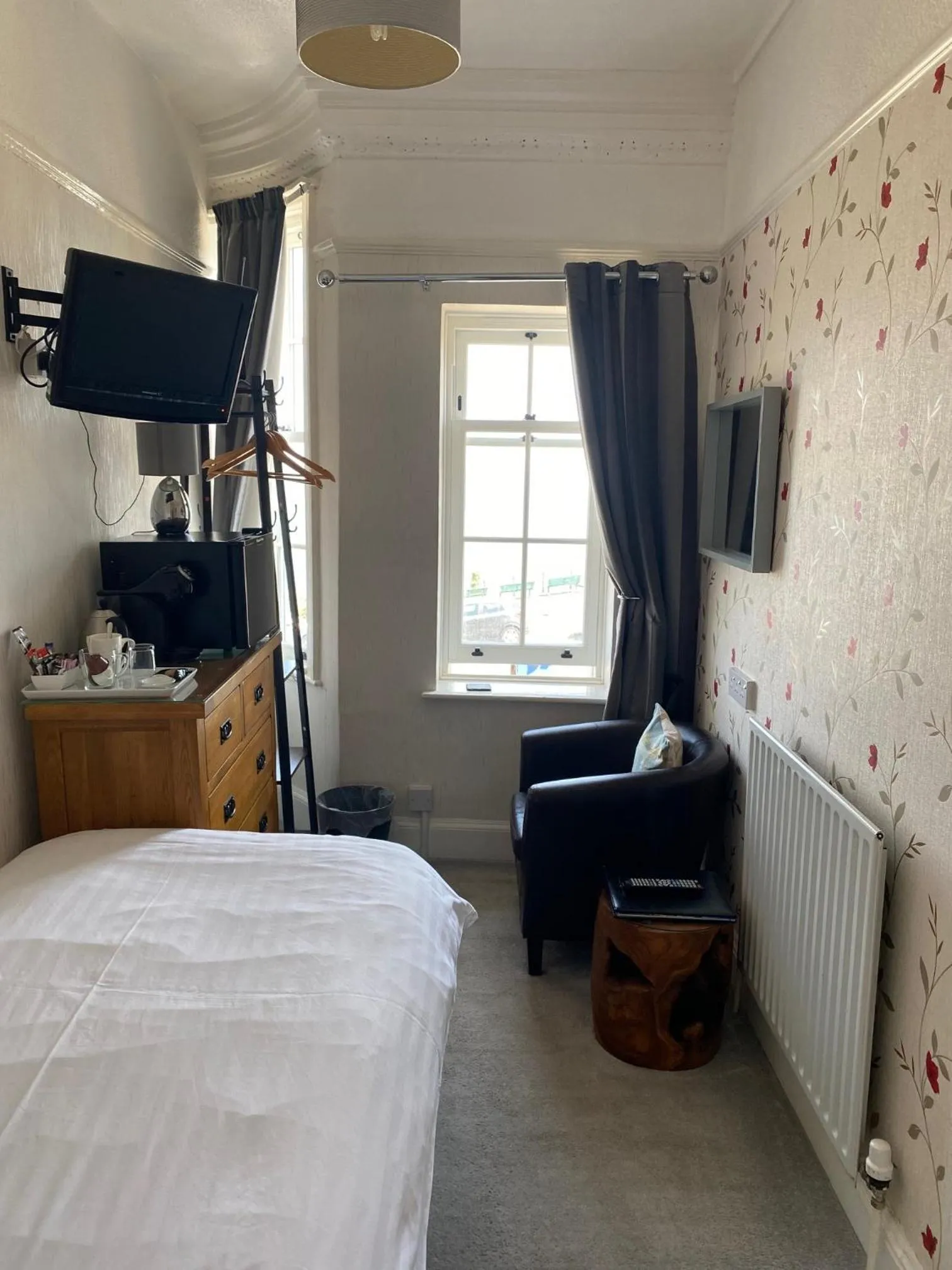 Bedroom, Bed in The Leeway