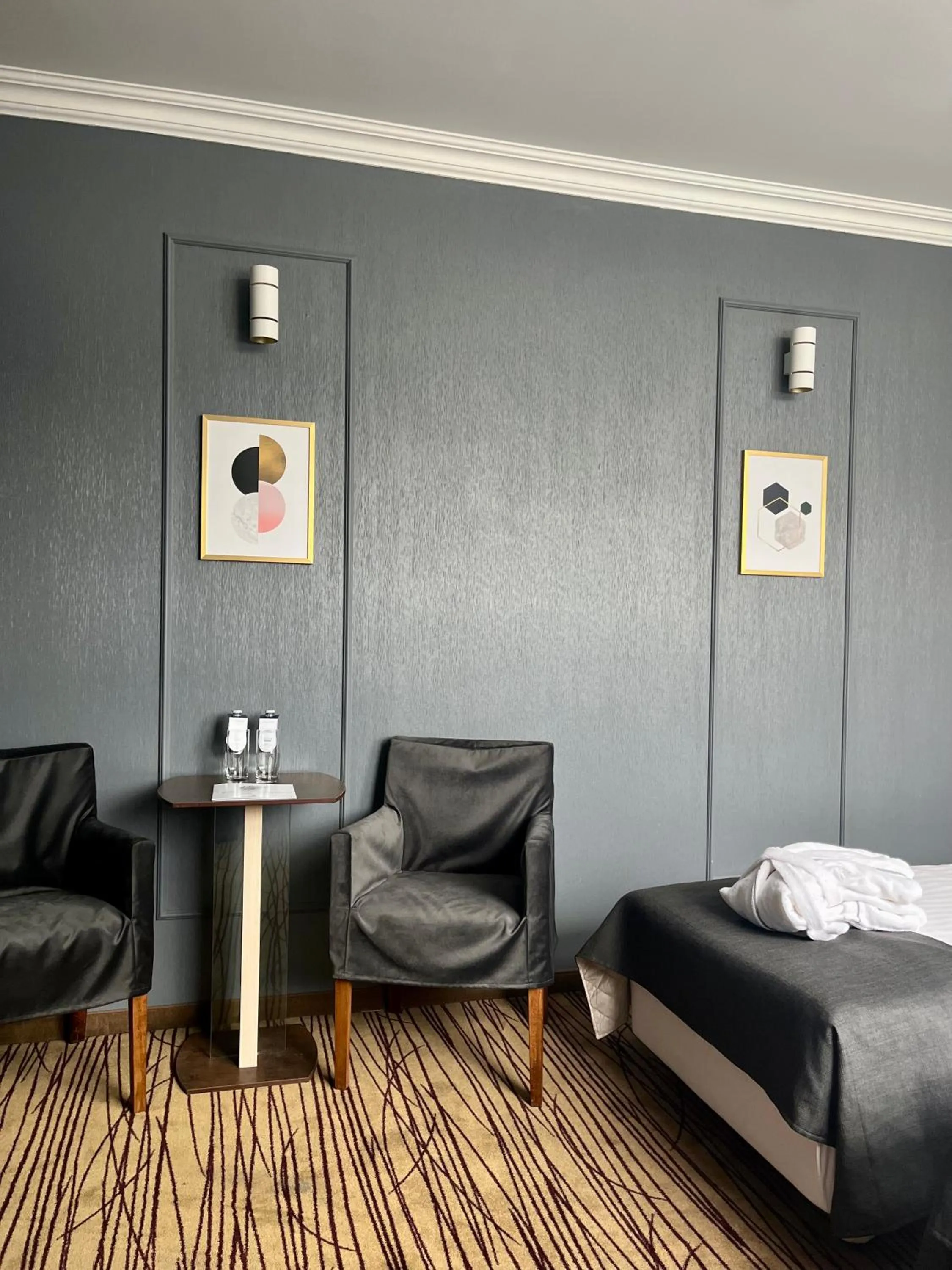 Seating area, Bed in Hotel Natura Residence Business&SPA