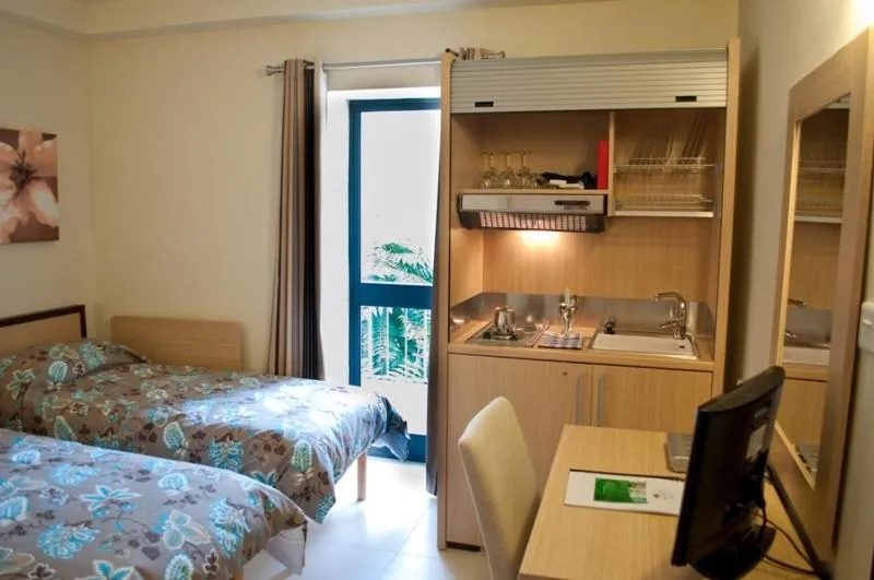 Day, Bed in Hotel Kappara