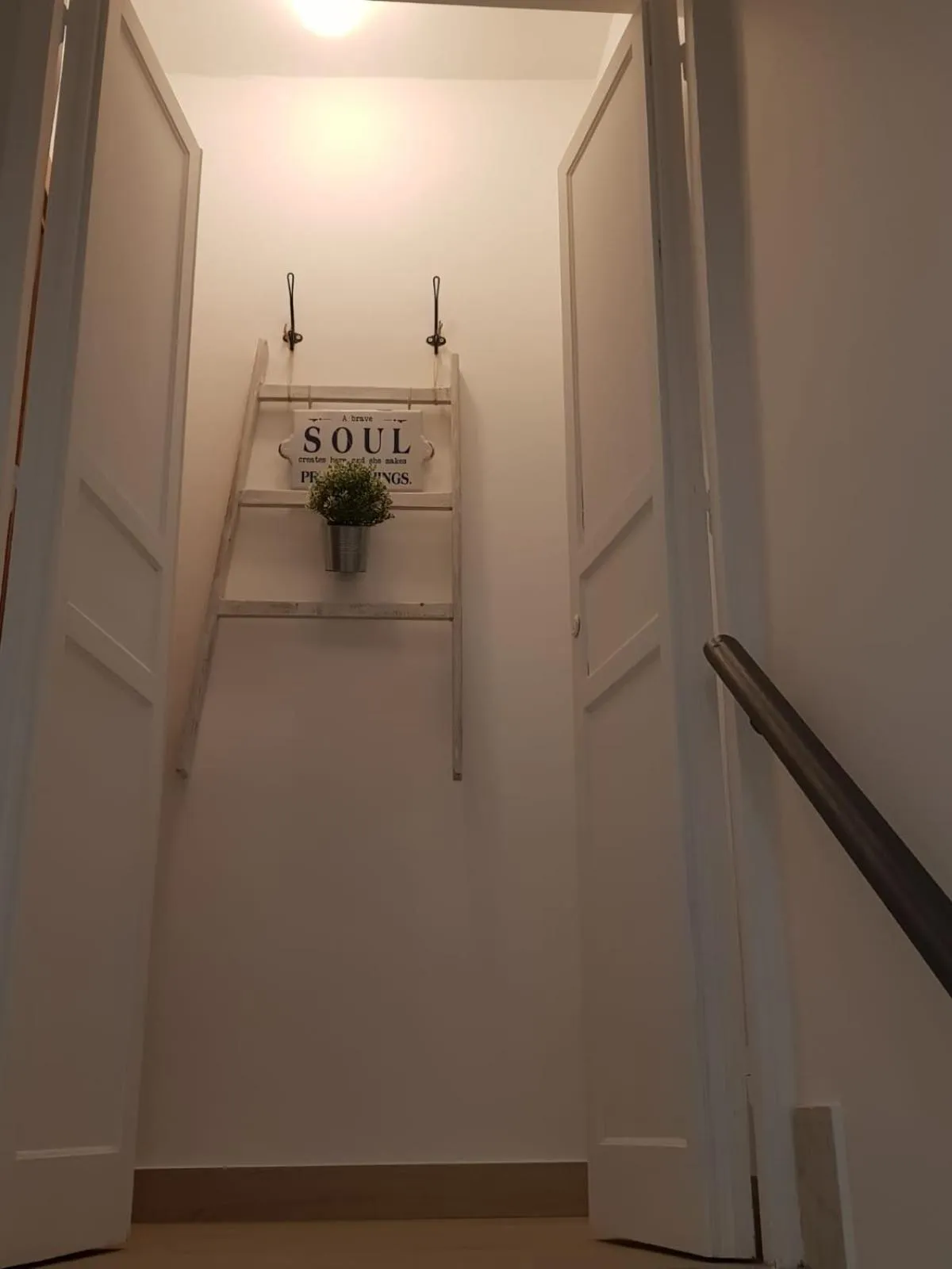 Communal lounge/ TV room in Hercules House - Il riposo degli Eroi