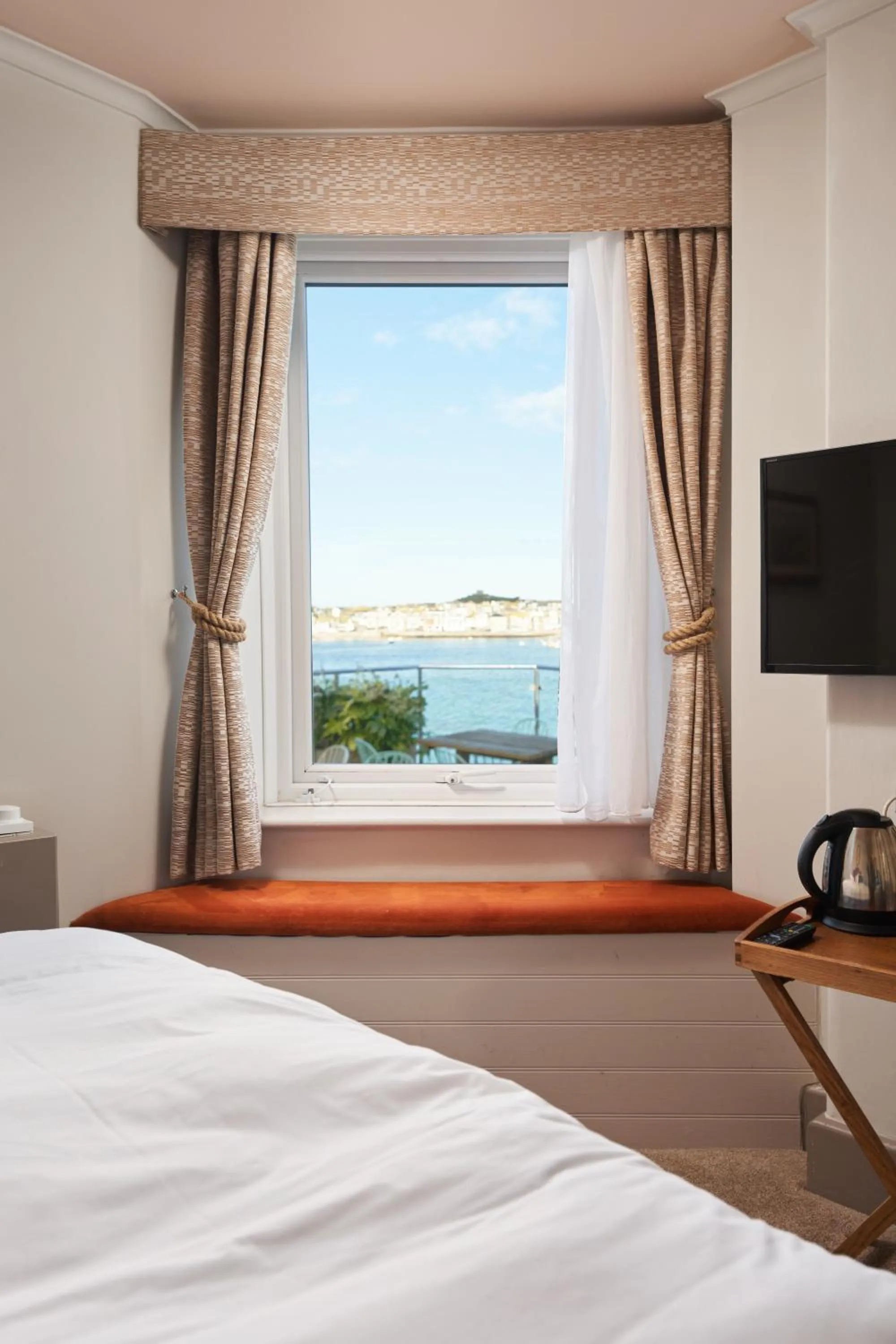 Bedroom, Bed in Pedn Olva