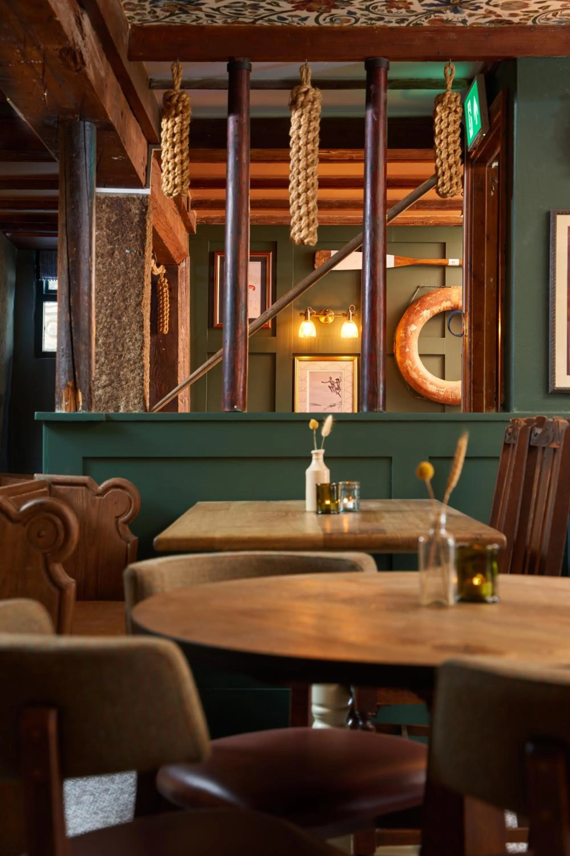 Restaurant/places to eat in Harbour Inn