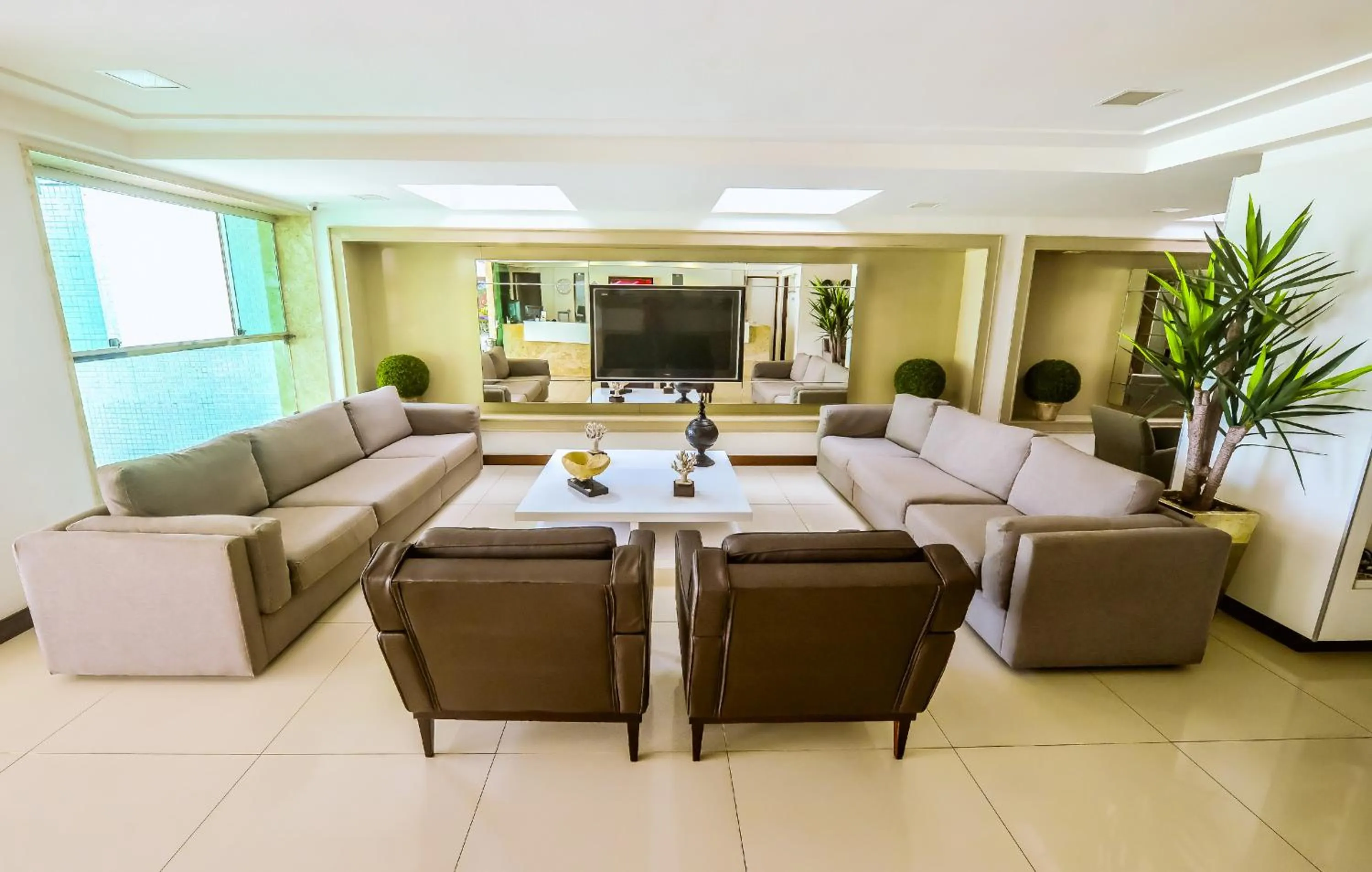 Communal lounge/ TV room in Hotel Corais de Tambau