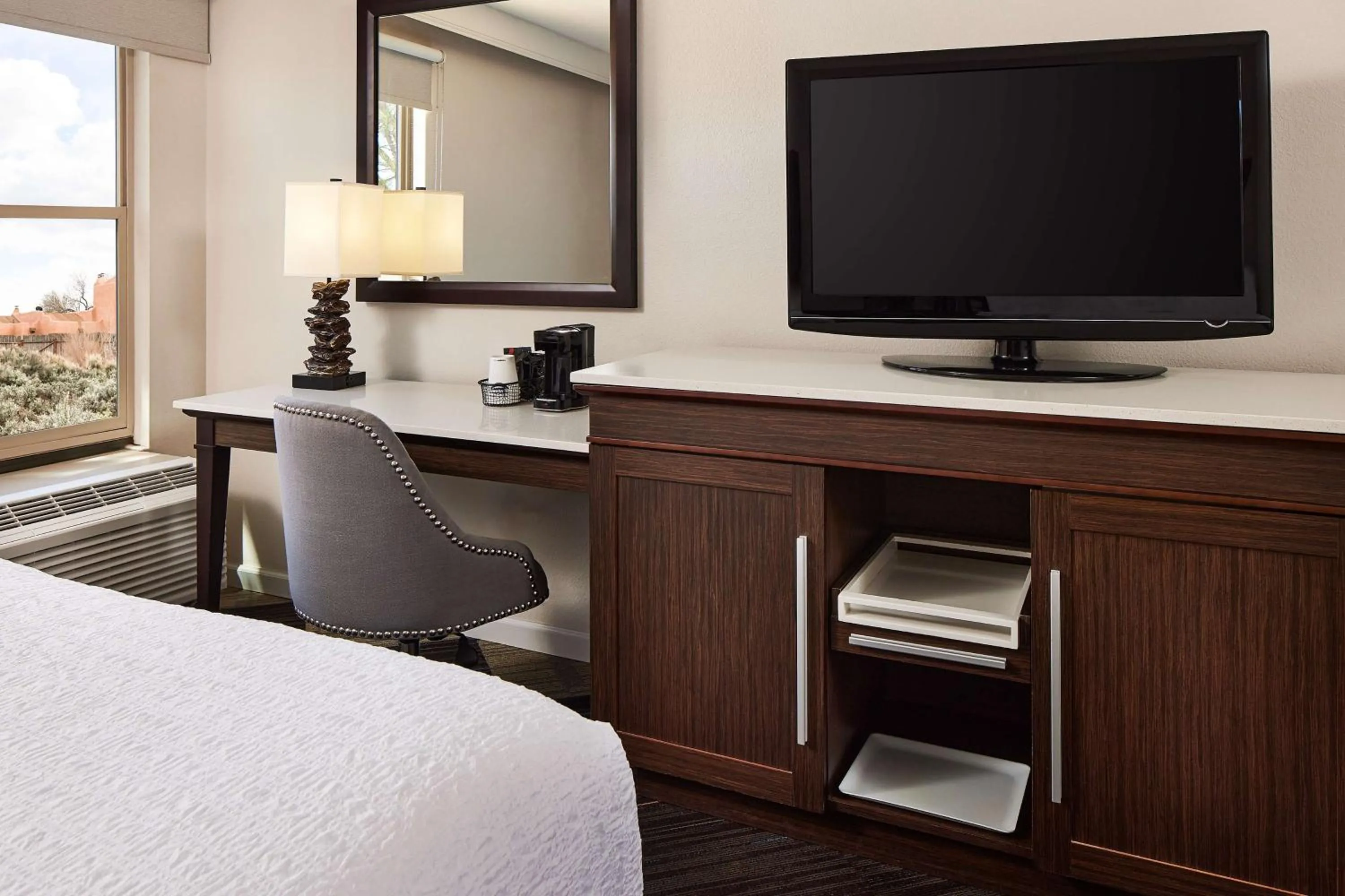 Photo of the whole room, Bed in Hampton Inn Taos