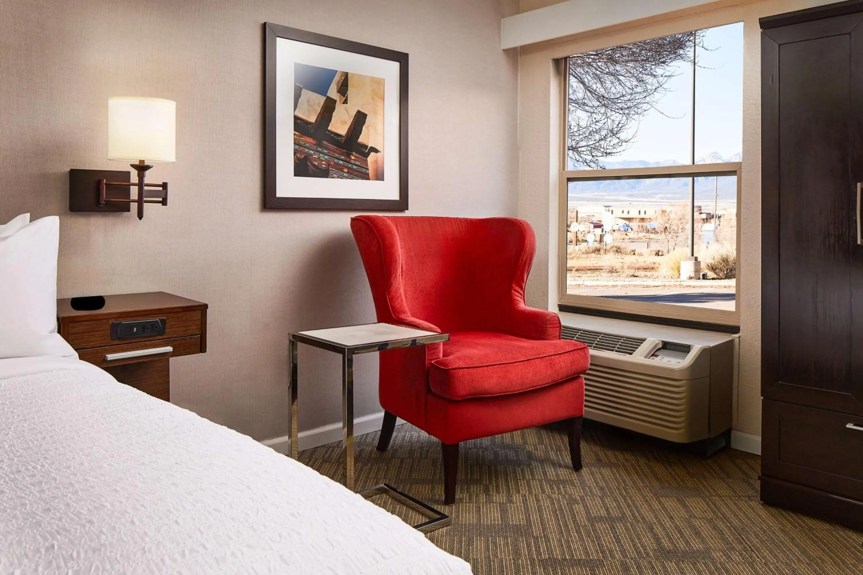 Bed in Hampton Inn Taos